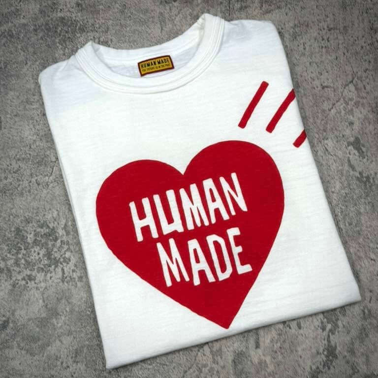 Human Made紅心印花T恤,展示品牌特色及設計風格,適合時尚穿搭。
