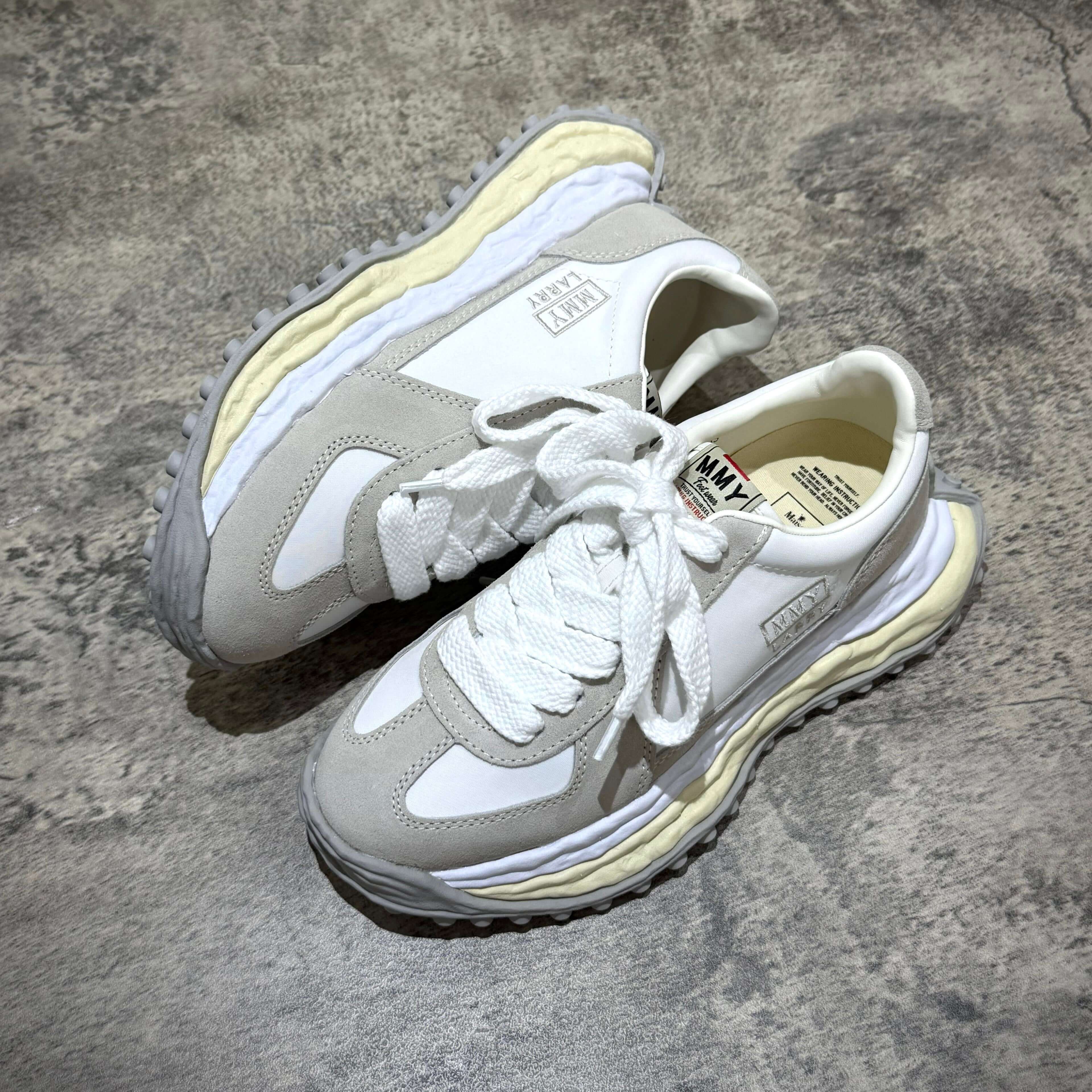 MMY Larry Leather Low - White sneaker with oversized design and light gray accents, perfect for casual wear.