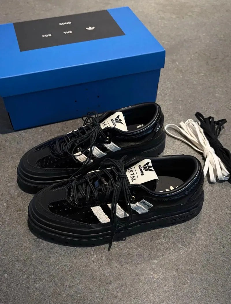 adidas Samba LX Freizeit x Song For The Mute 鞋子,搭配藍色鞋盒,現貨即將出貨