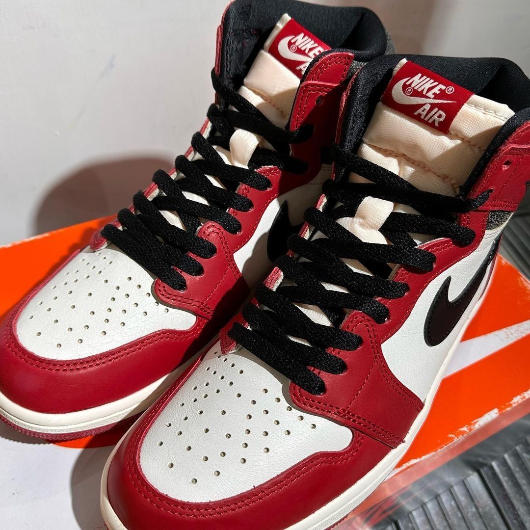 Air Jordan 1 High OG Retro "Lost & Found"
Sku: DZ5485-612