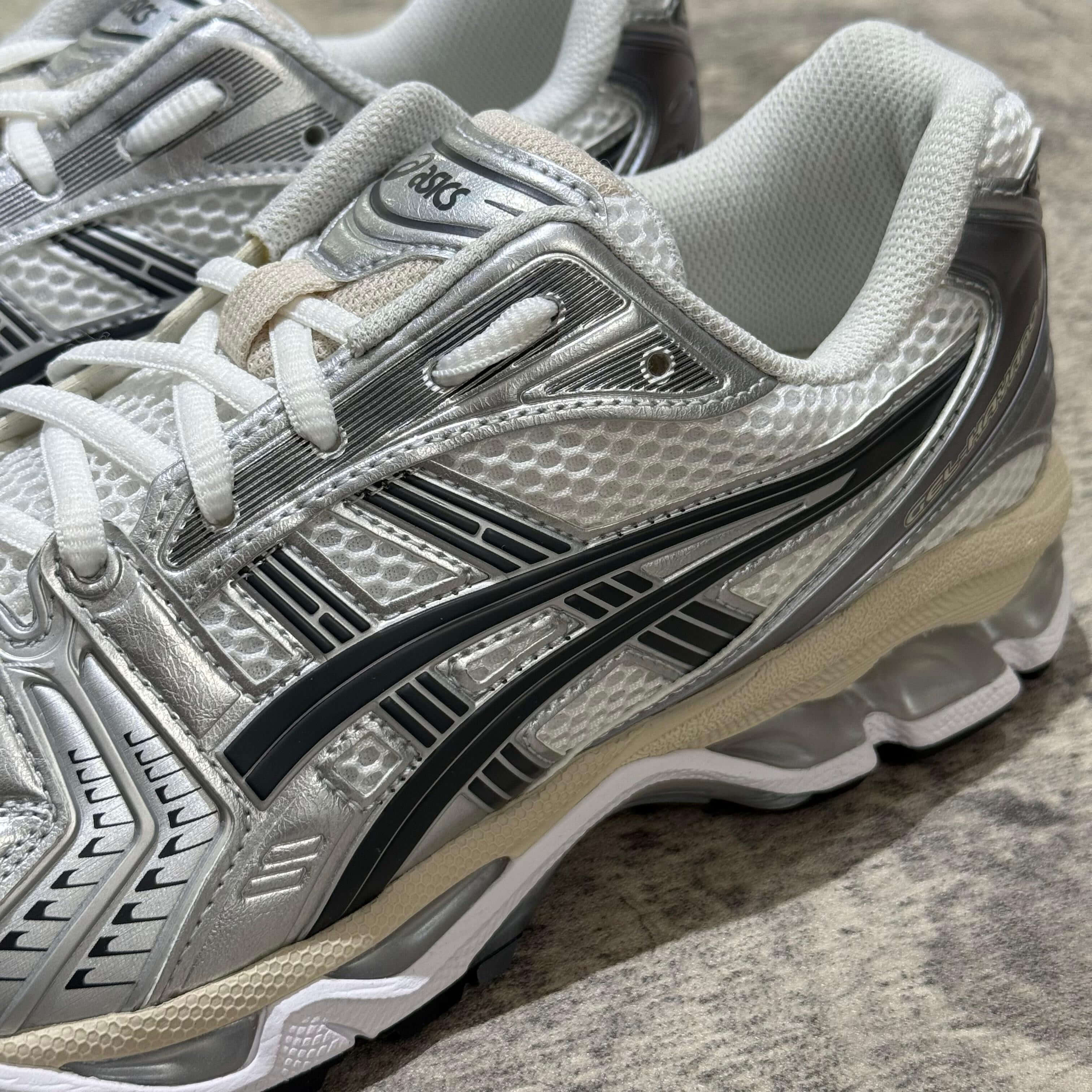 Asics Gel Kayano 14 White / Graphite Grey