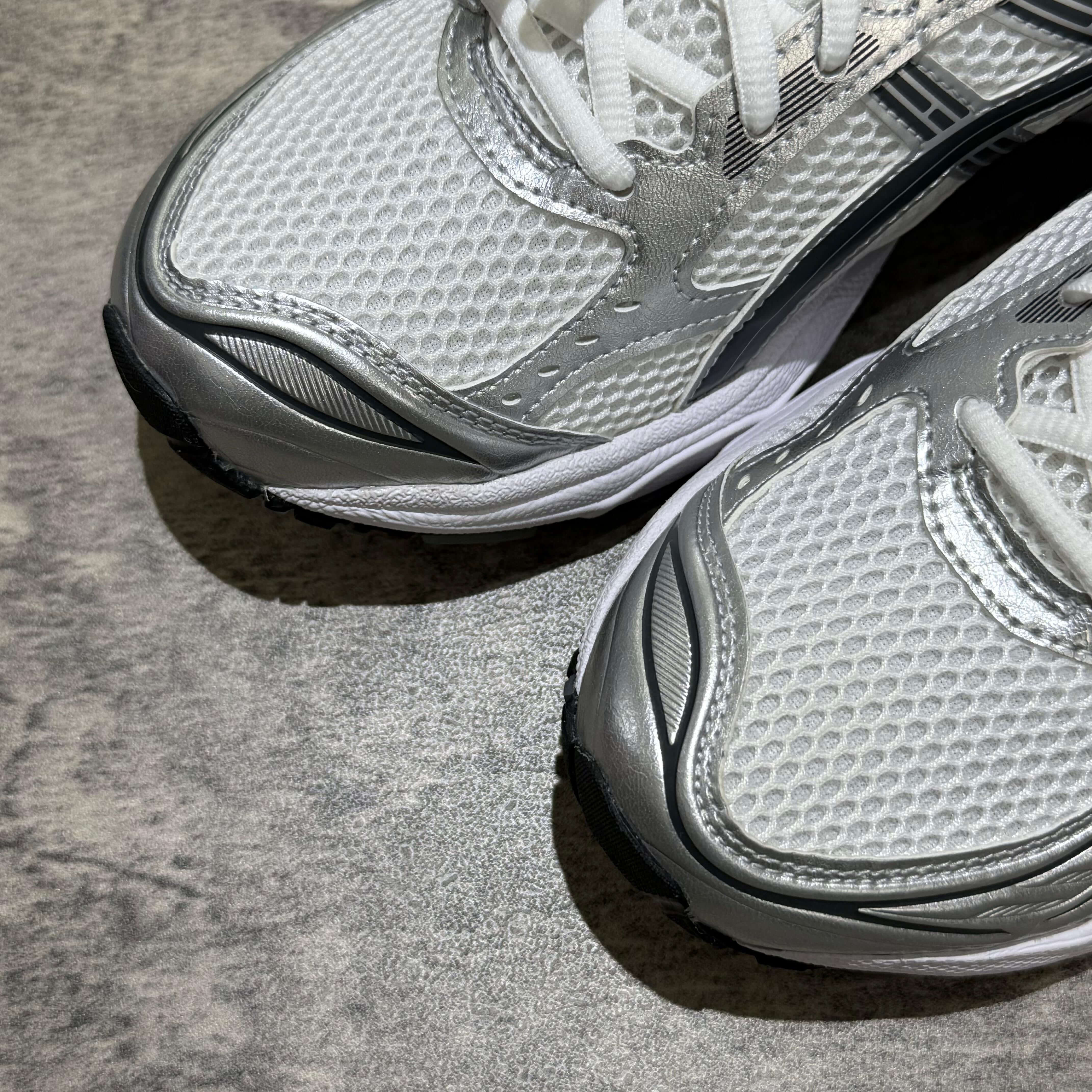 Asics Gel Kayano 14 White / Graphite Grey