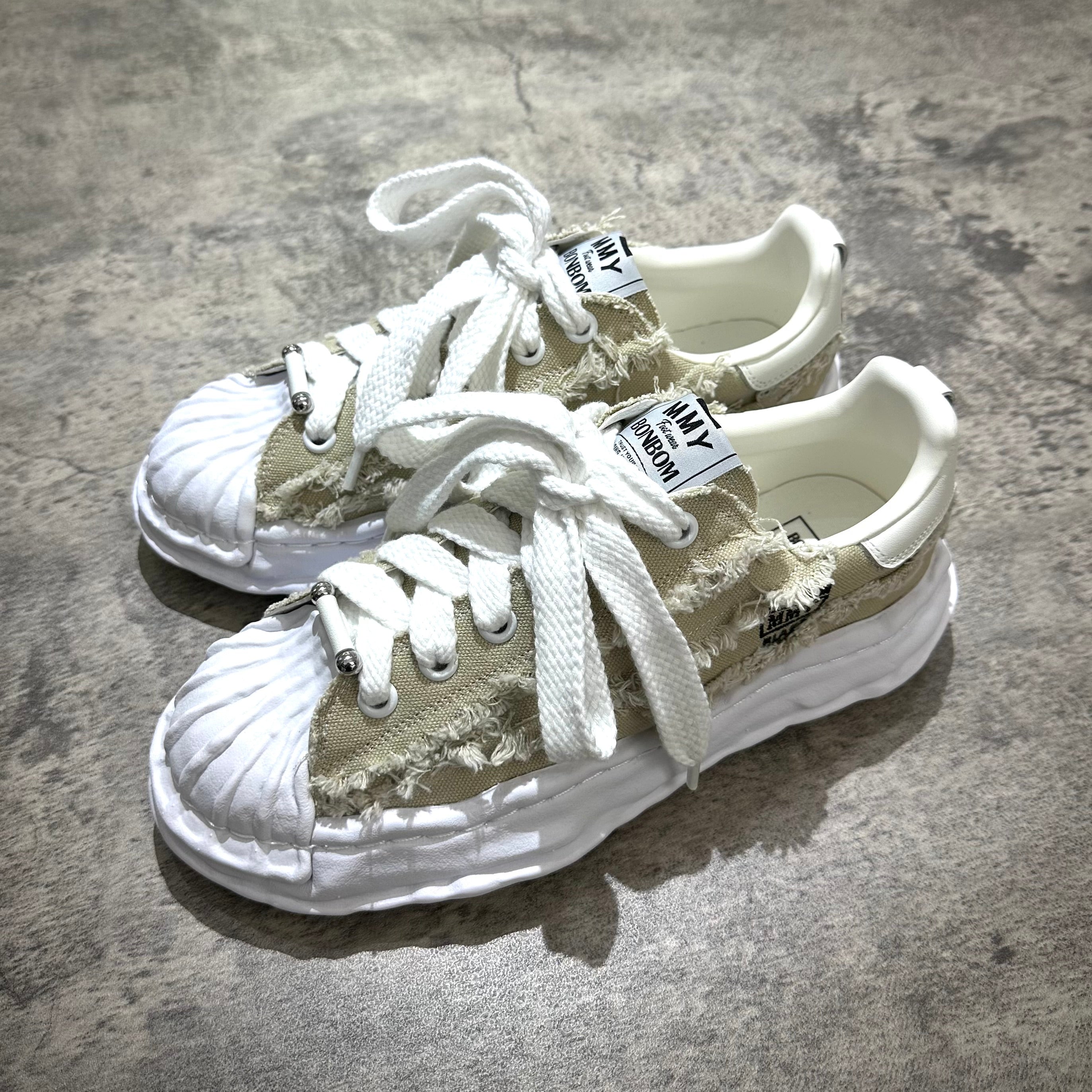 BONBOM x Maison Mihara Yasuhiro MMY BLAKEY OG Canvas - Beige
Sku: C14FW702 - Beige