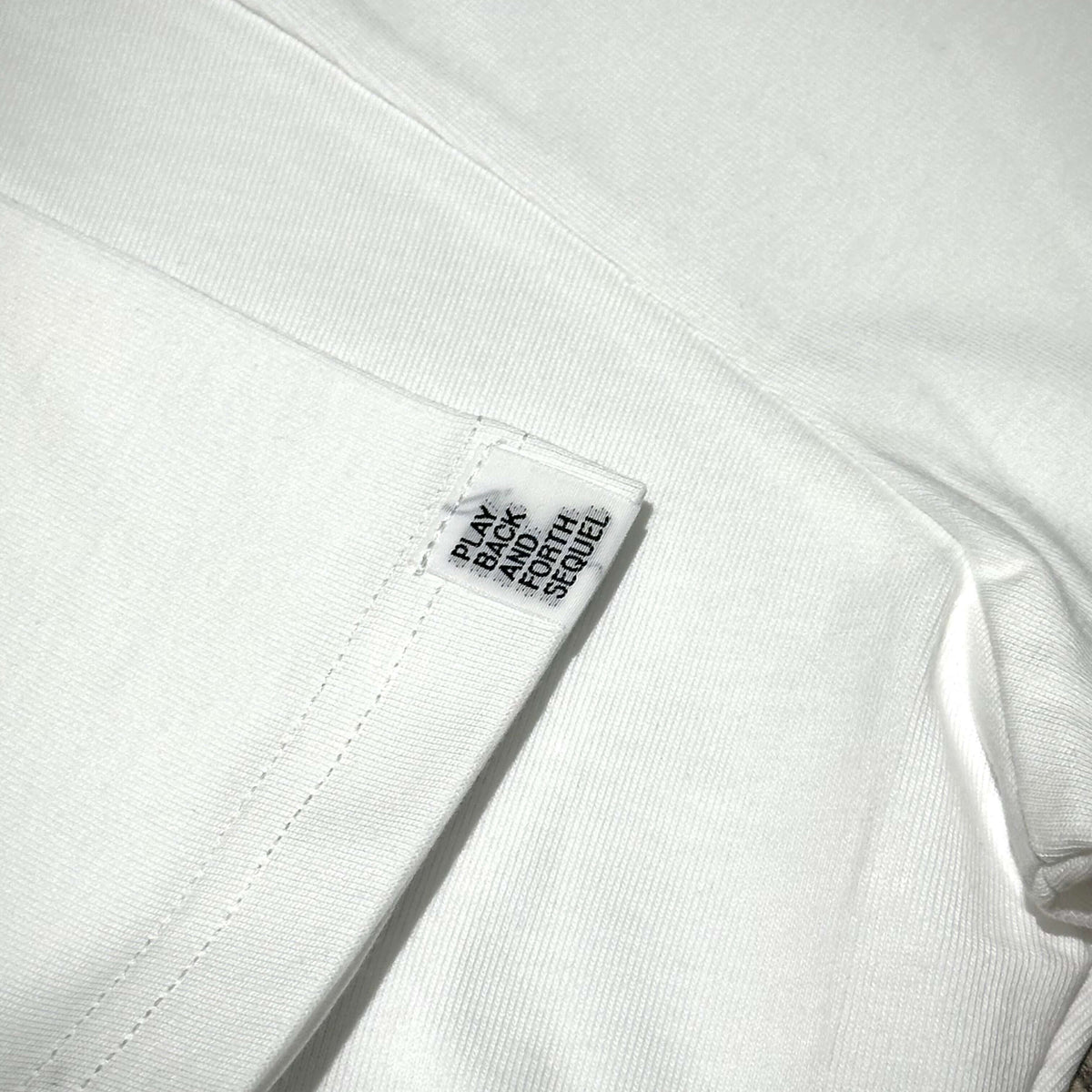 Carnival x Weekend Sequel x Fragment OVS Tee服裝細節,展示白色T恤的標籤。