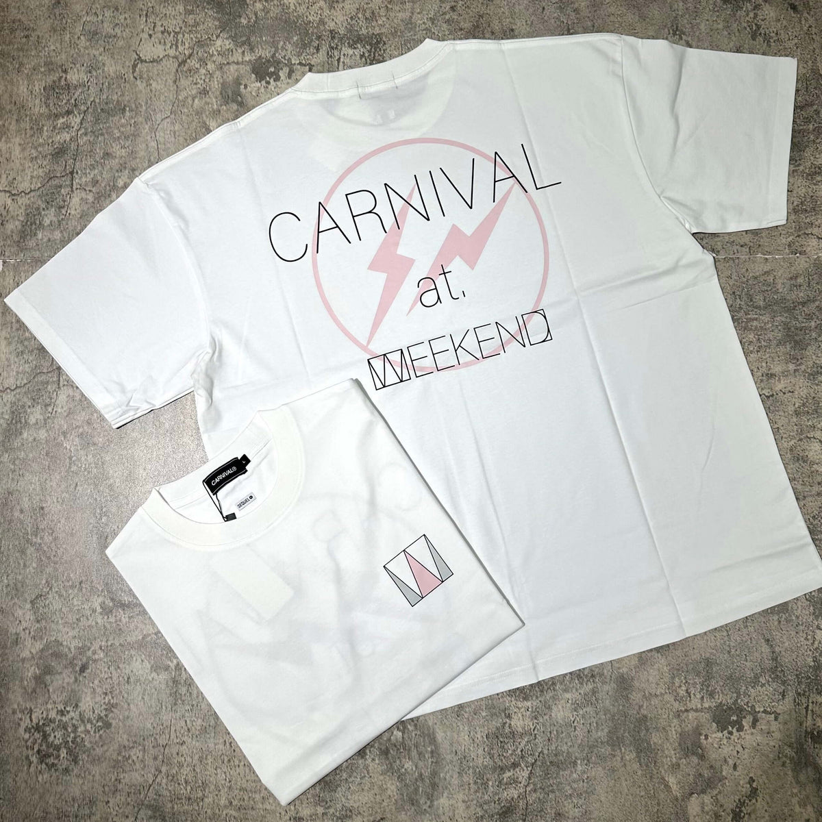Carnival x Weekend Sequel x Fragment OVS Tee,白色T恤,印有品牌標誌,風格時尚前衛