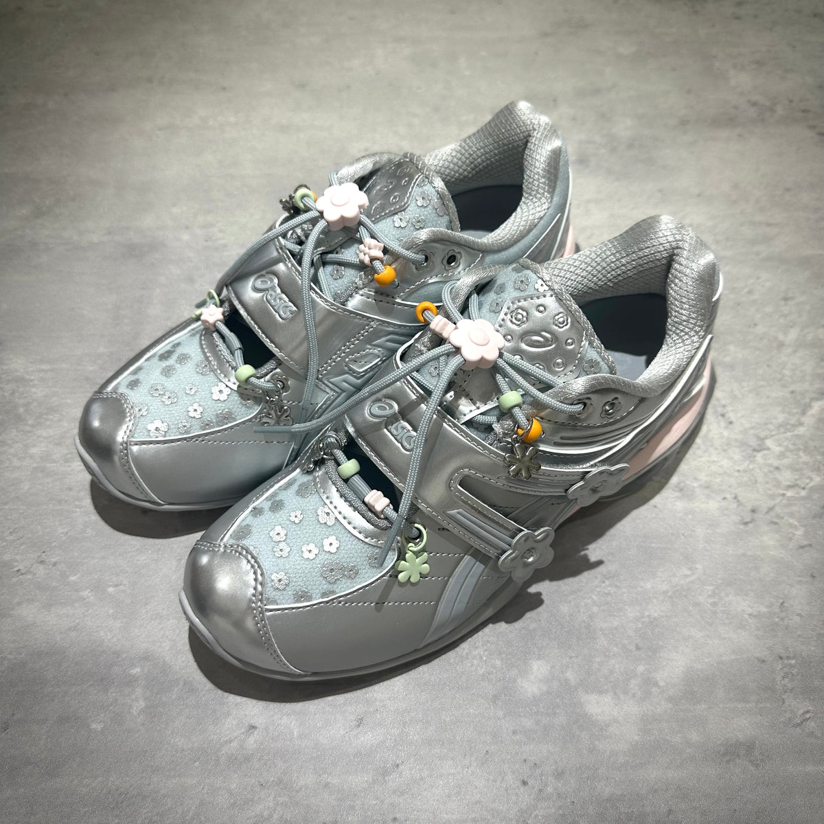 Cecilie Bahnsen x Asics Gel-Kinetic FR - Pure Silver 1203B171-020 stylish sneakers with floral details and grey accents.
