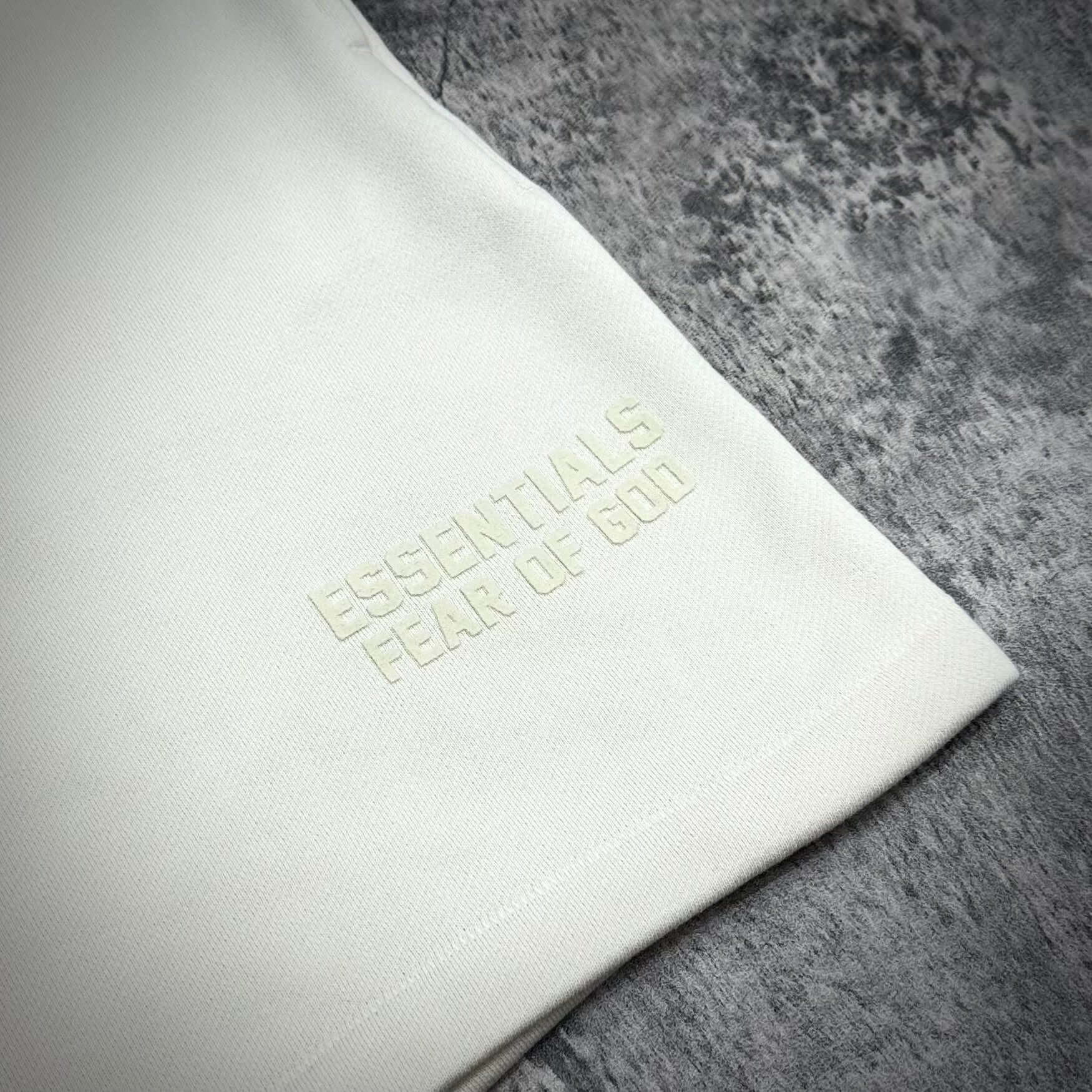 FOG Essentials Sweat Shorts FW22 - Egg Shell LOGO