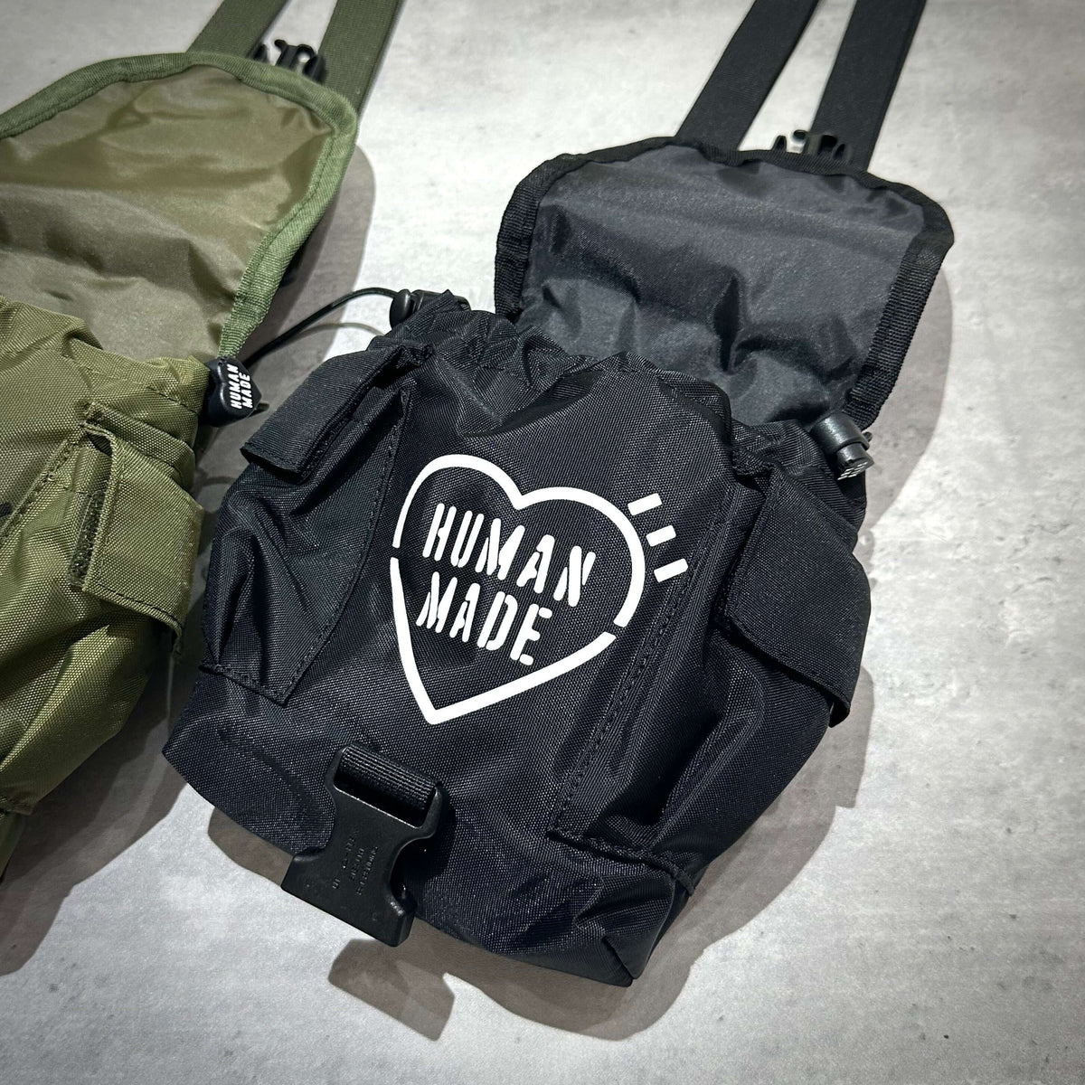Human Made Military Multi Pouch,黑色款式,設計有心形標誌,適合多用途使用