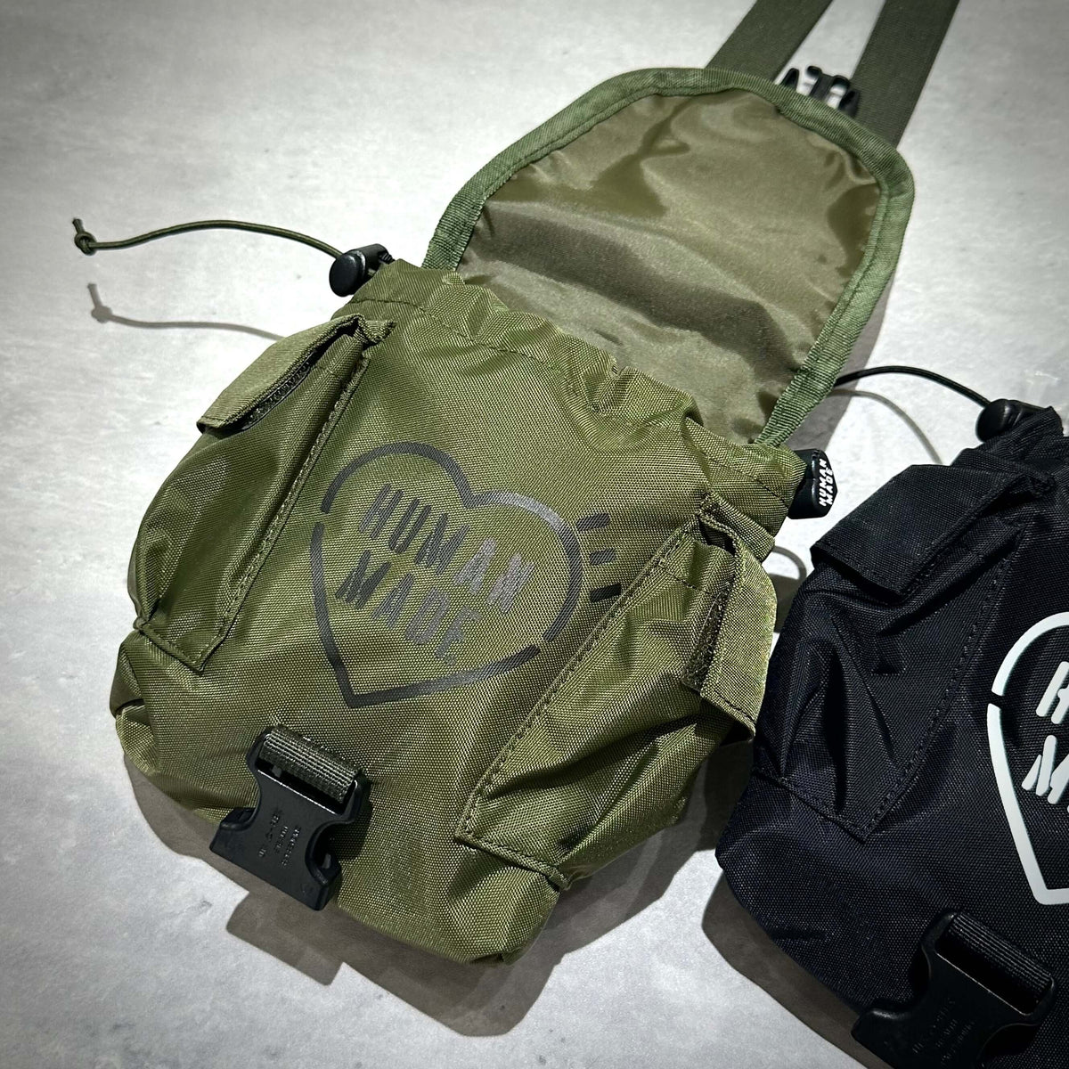 Human Made Military Multi Pouch,綠色設計,適合多功能使用,內含可調式吊帶。
