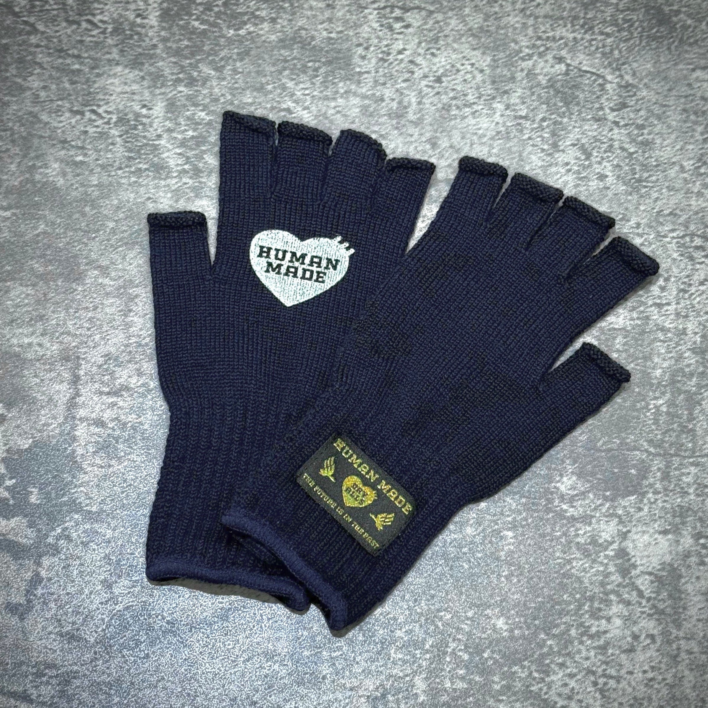 Human Made Military Gloves
MATERIAL: 92% WOOL, 7% POLYESTER, 1% SPANDEX
COLOR:NAVY