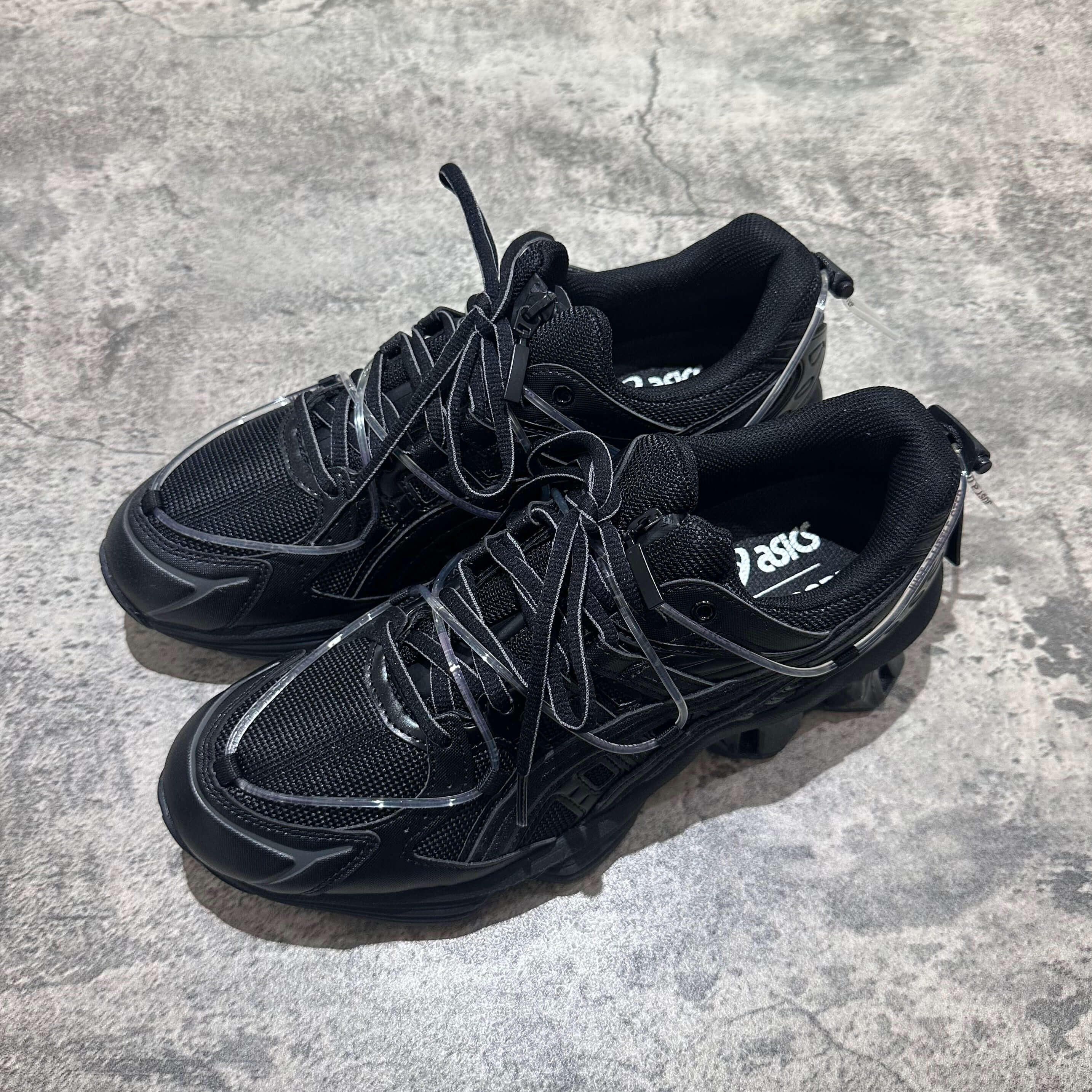 Yoasobi x Asics Gel Kinetic Fluent Y - Black athletic shoes with mesh and synthetic upper.