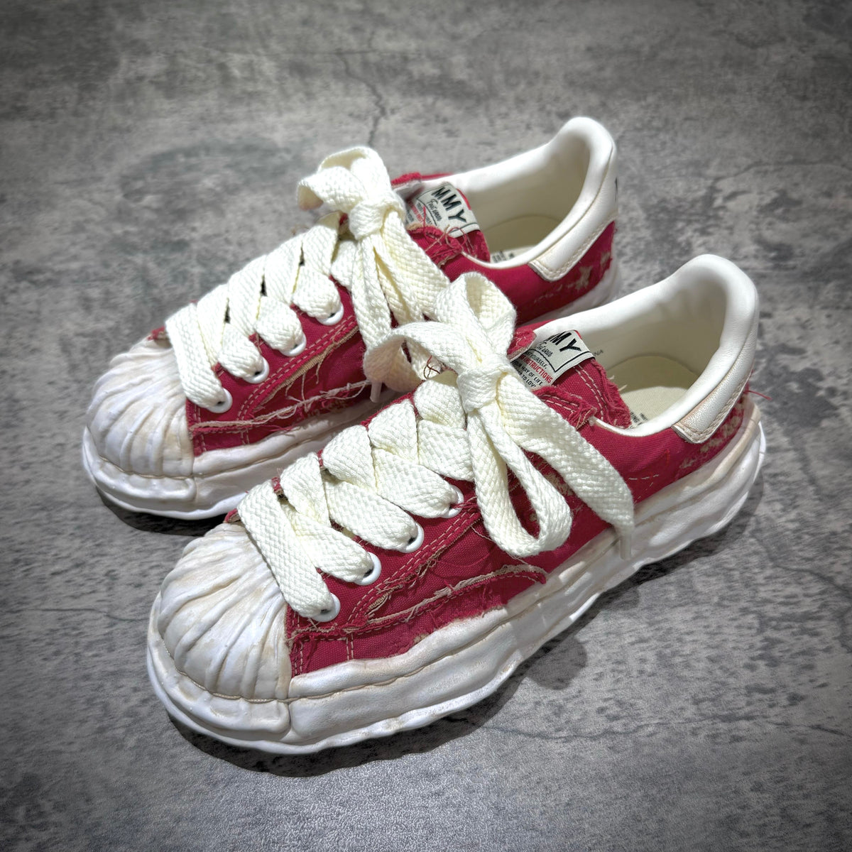 MMY Blakey Canvas Ripped Overdye Low - Red A16FW729 - Stylish deconstructed red canvas sneakers with unique vintage design.