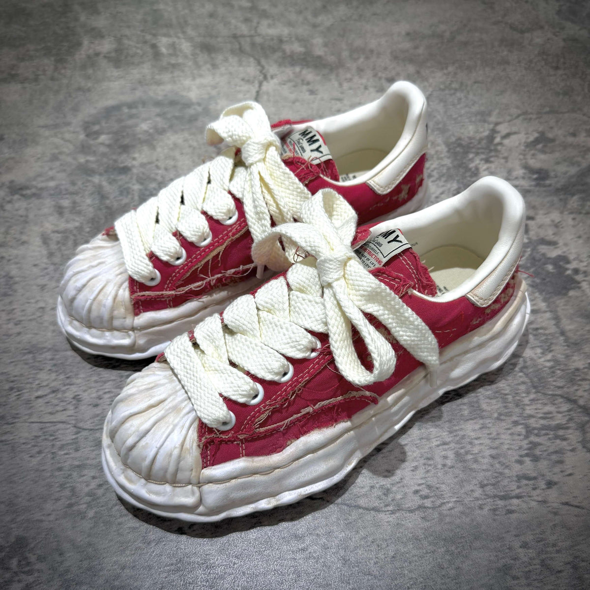 MMY Blakey Canvas Ripped Overdye Low - Red A16FW729 - Stylish deconstructed red canvas sneakers with unique vintage design.