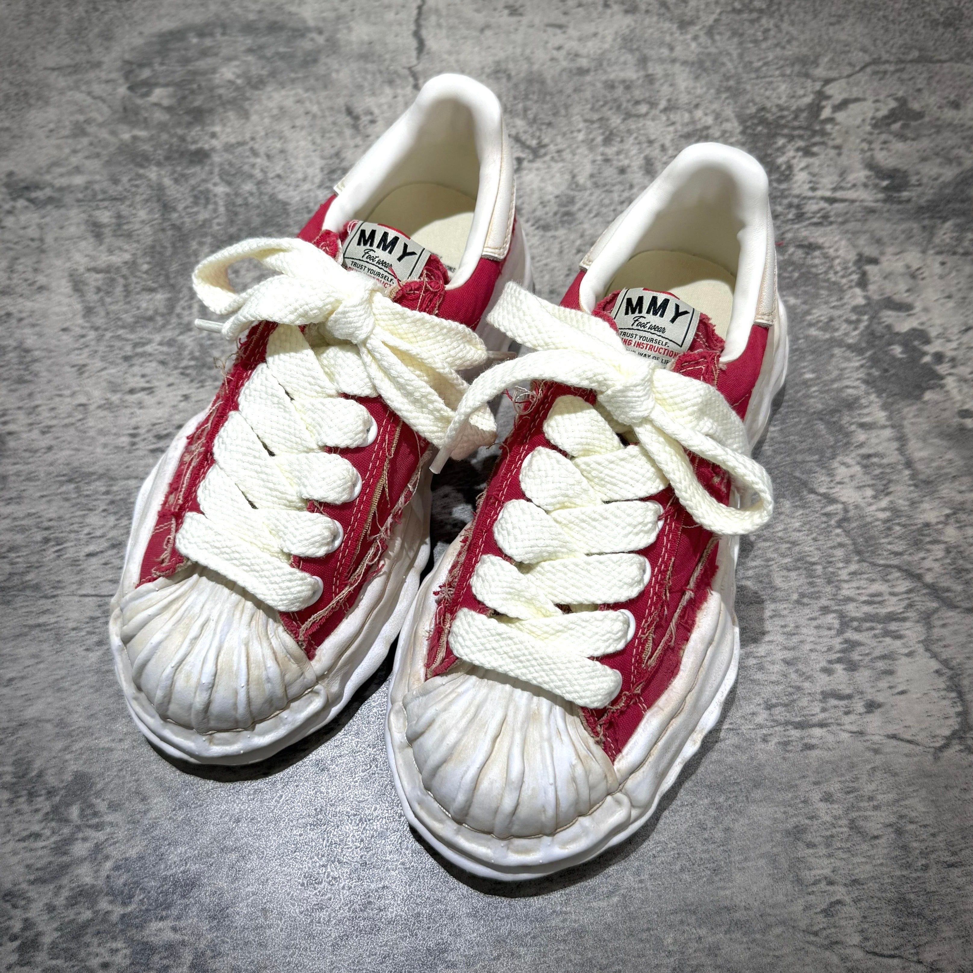 MMY Blakey Canvas Ripped Overdye Low - Red A16FW729 featuring white laces and distressed design on gray surface