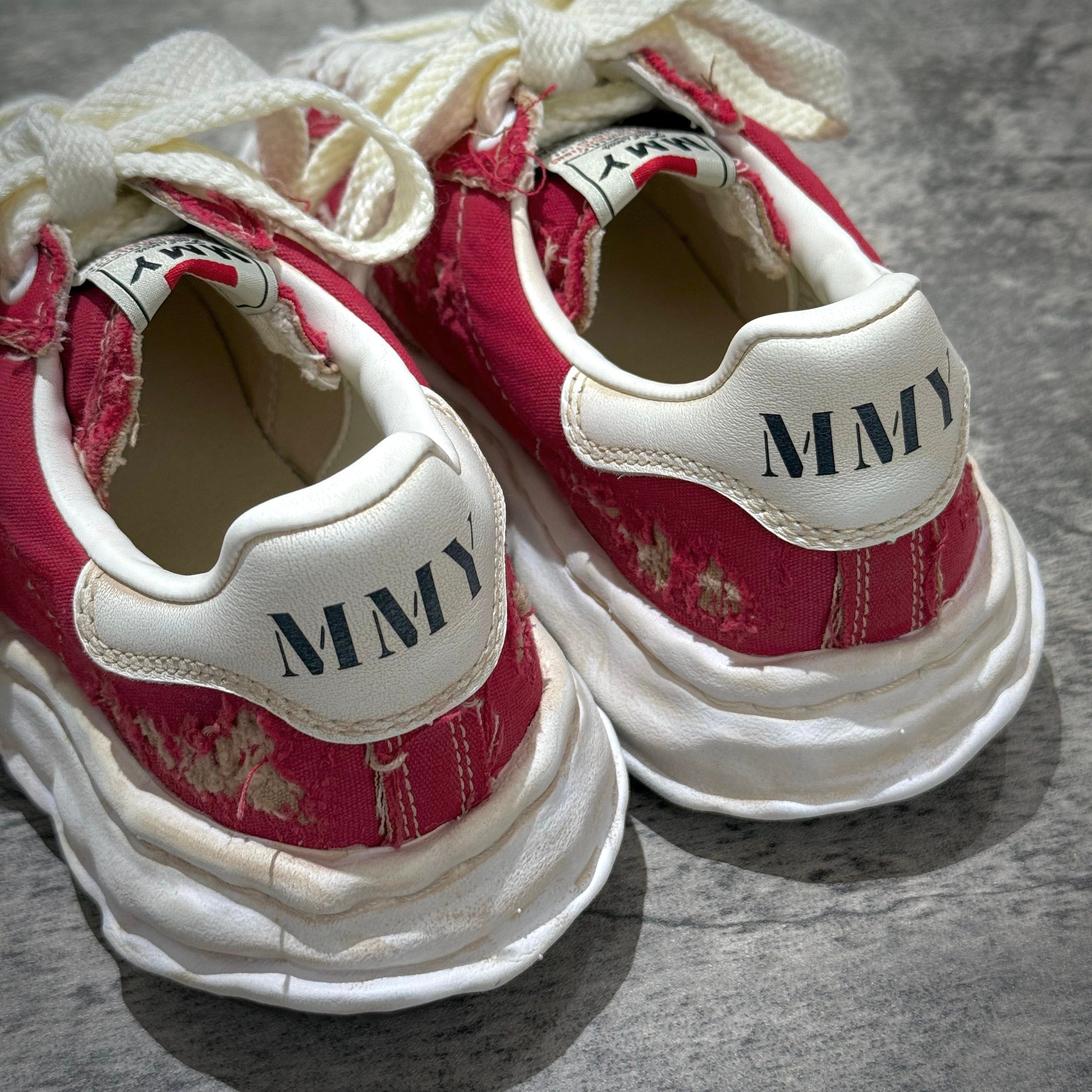 MMY Blakey Canvas Ripped Overdye Low - Red A16FW729 sneaker detail with worn-out vintage character.