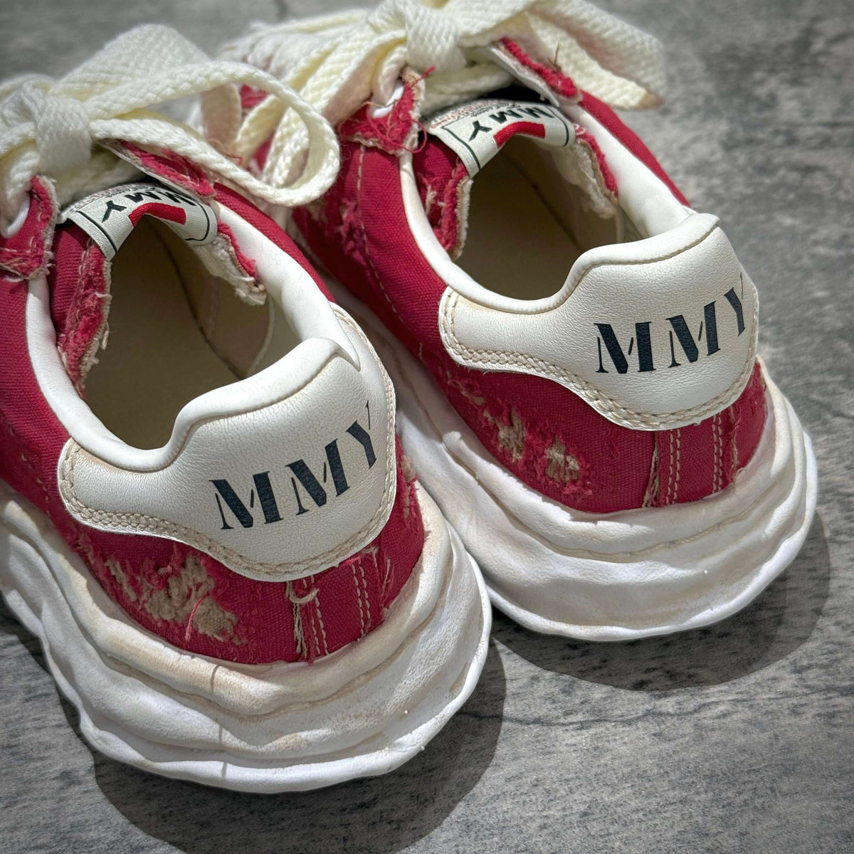 MMY Blakey Canvas Ripped Overdye Low - Red A16FW729 sneaker detail with worn-out vintage character.