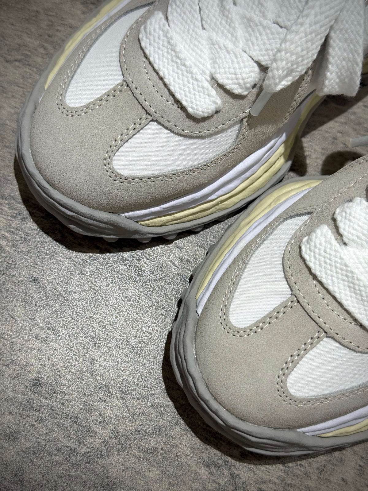 Close-up of MMY Larry Leather Low - White sneakers showcasing the grey and white details.
