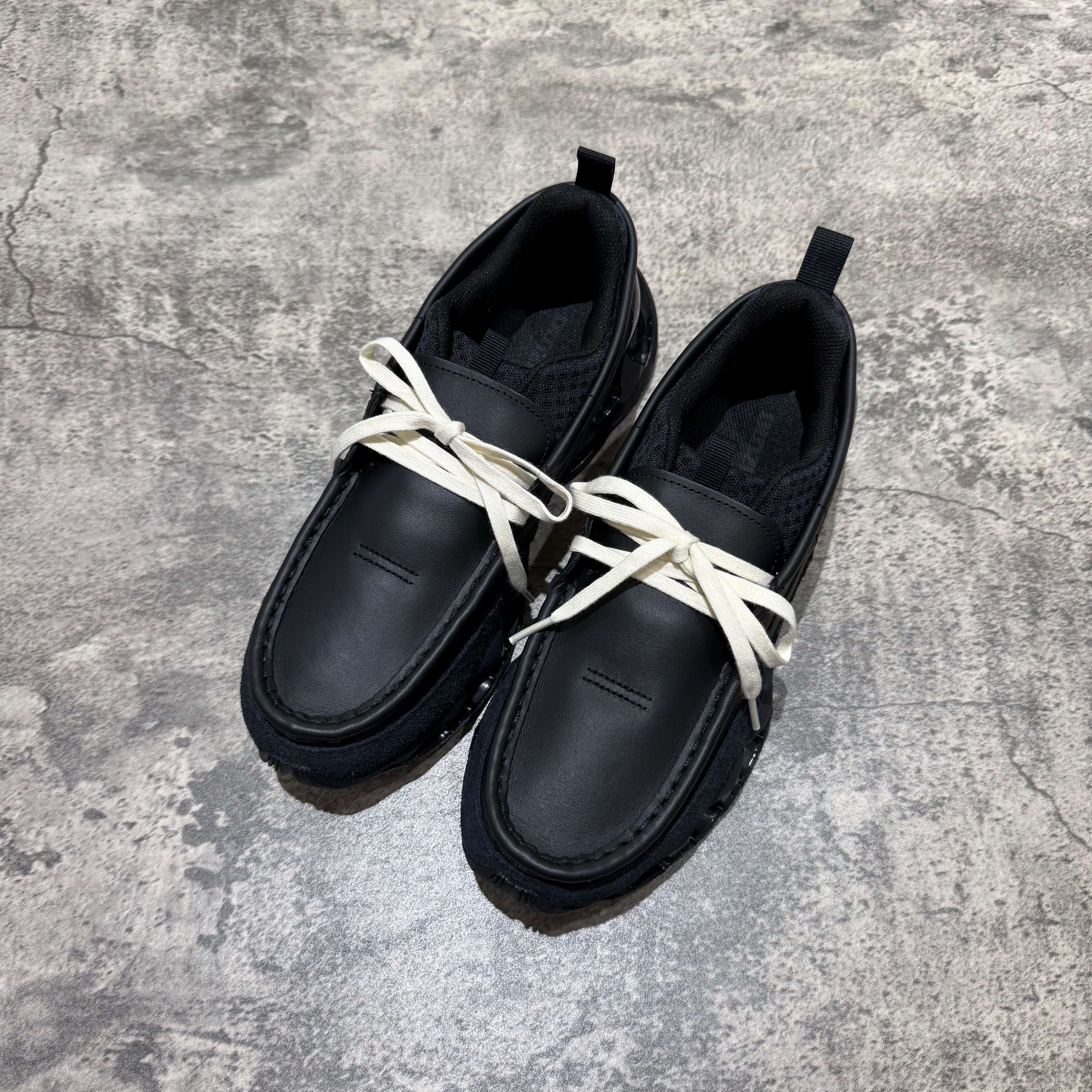 Mizuno Wave Prophecy Moc - Black shoes with white laces on a textured surface, perfect for casual wear.