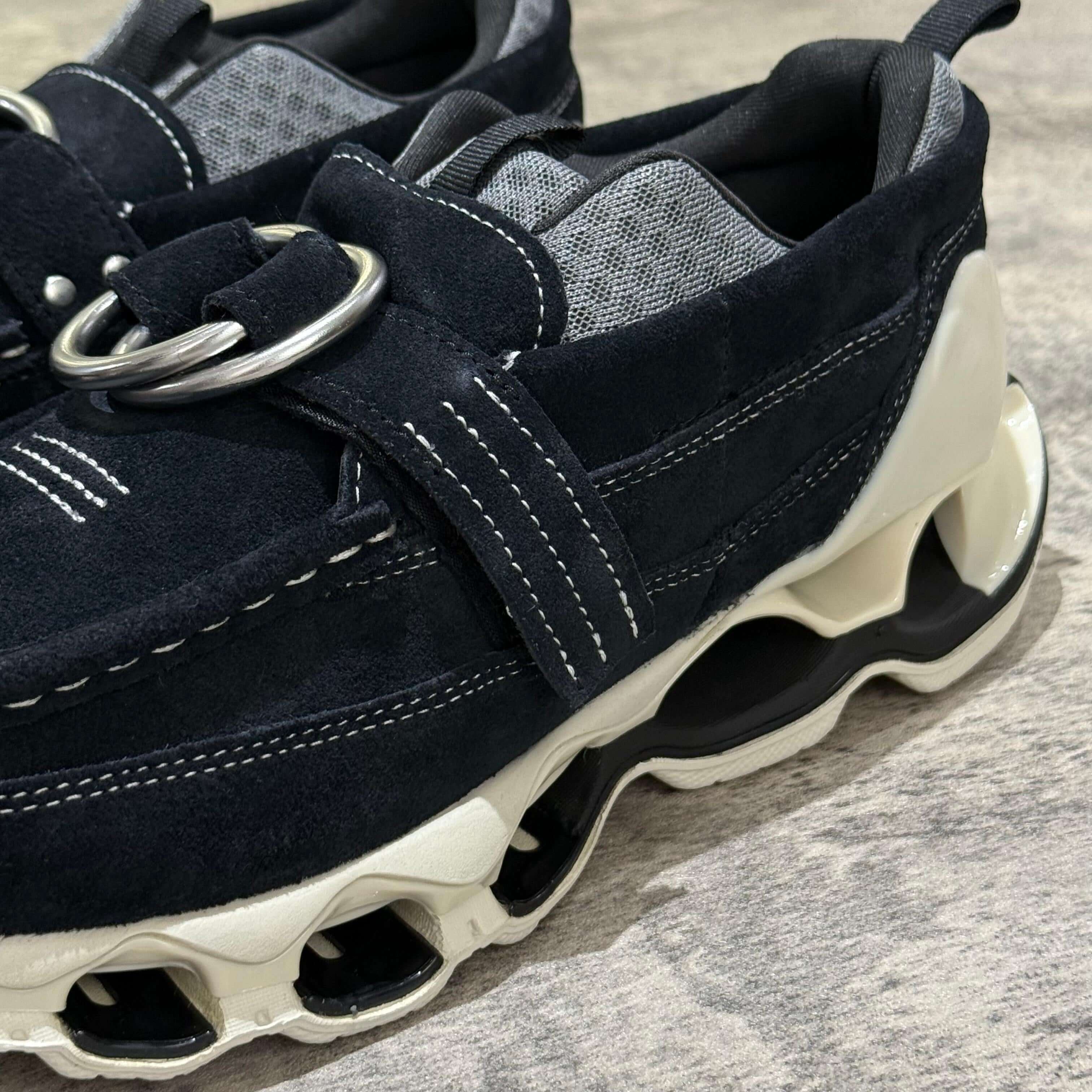 Mizuno x Setsumasa Kobayashi Wave Prophecy Ring Moc - Black close-up featuring suede material and unique sole design.