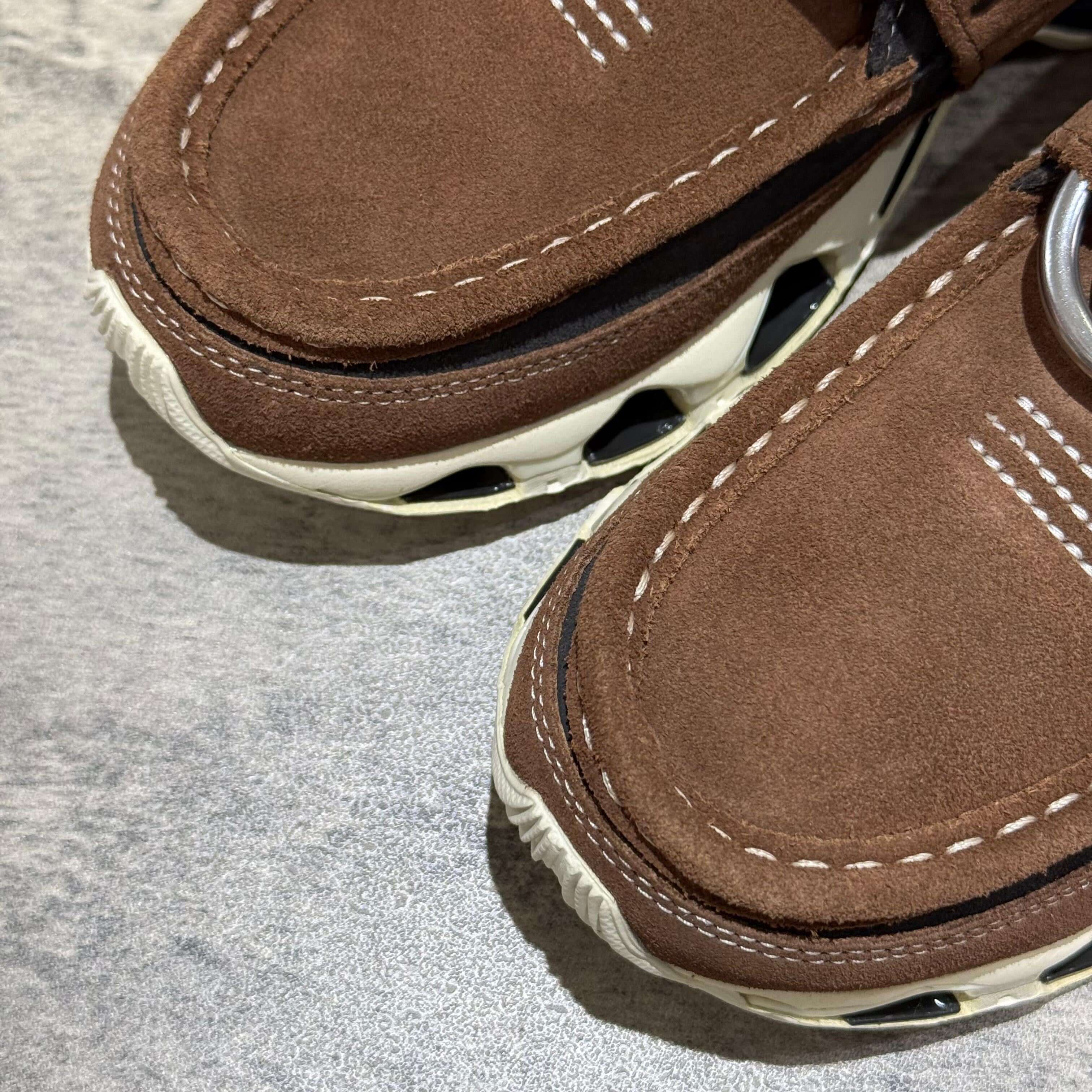 Close-up of Mizuno x Setsumasa Kobayashi Wave Prophecy Ring Moc - Brown featuring suede upper and unique outsole design.