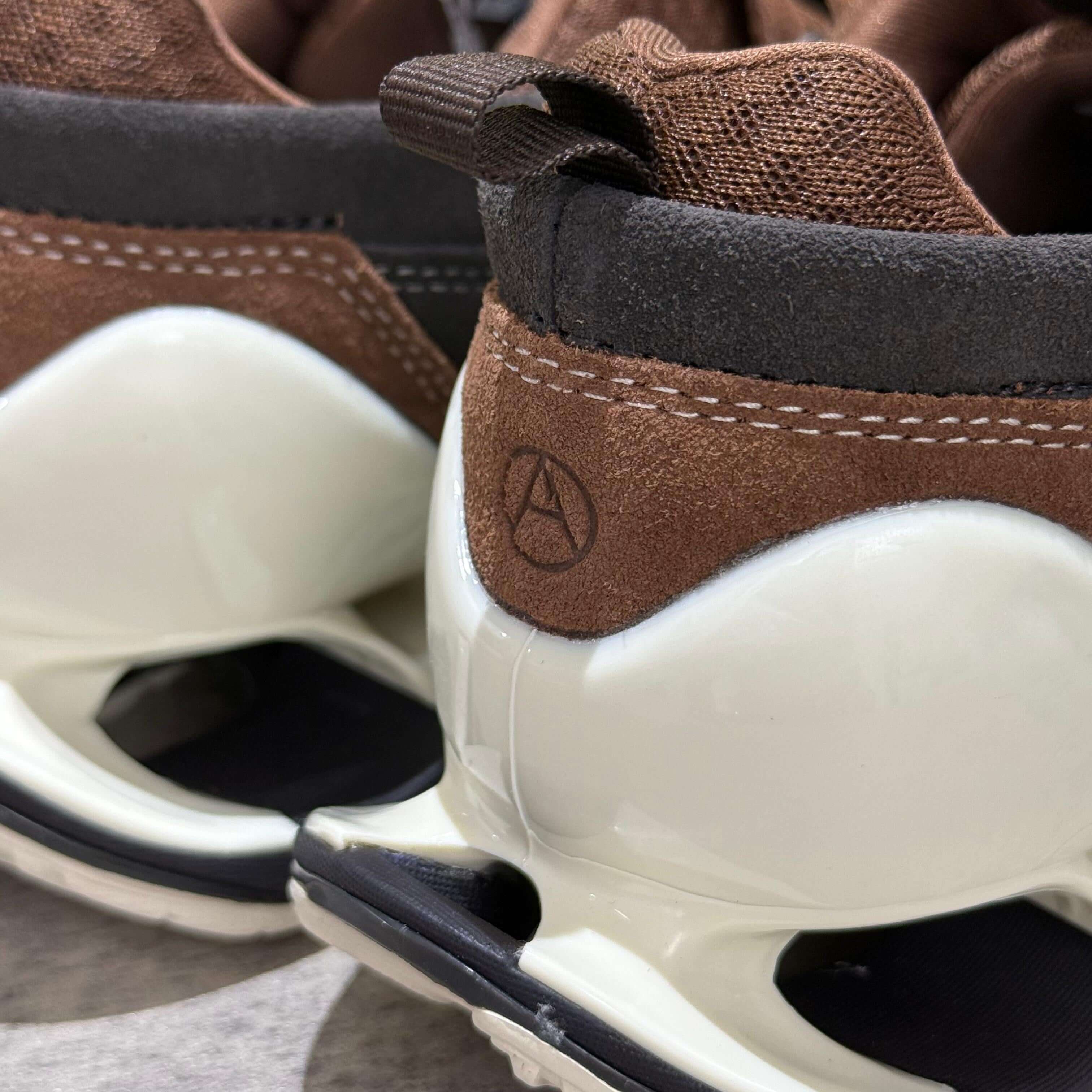 Mizuno x Setsumasa Kobayashi Wave Prophecy Ring Moc - Brown shoe detail with brown and white design.