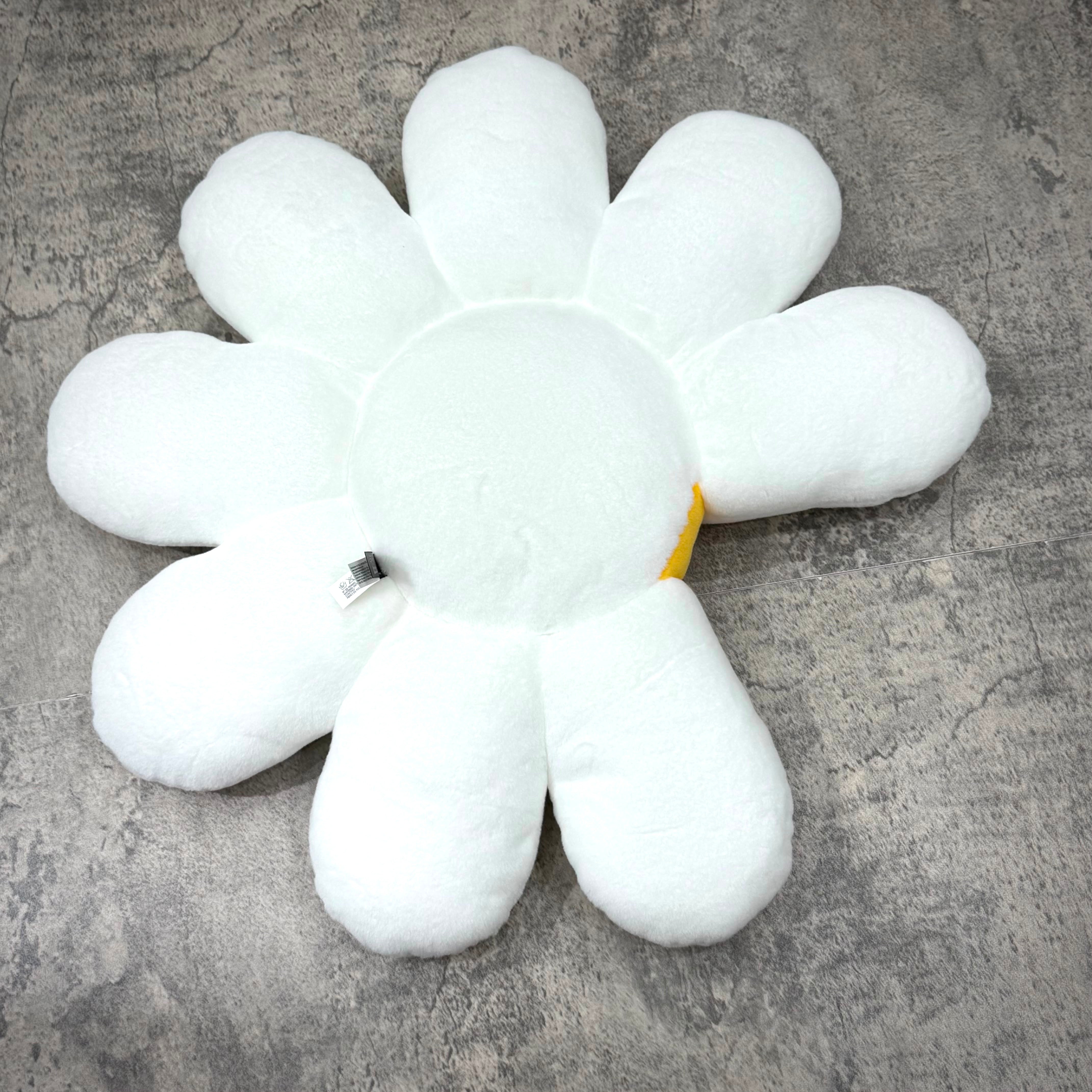 PEACEMINUSONE × Toy Story The First Fan - Daisy Cushion, plush daisy-shaped cushion for comfort and decoration.