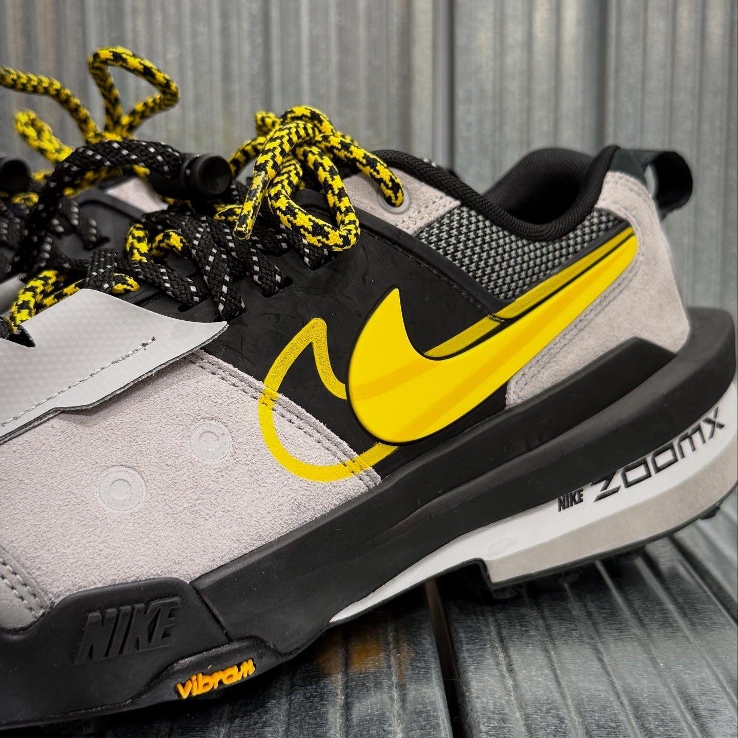 Sacai x Nike Zegamadome SP - Matte Silver Sku HQ8618-002