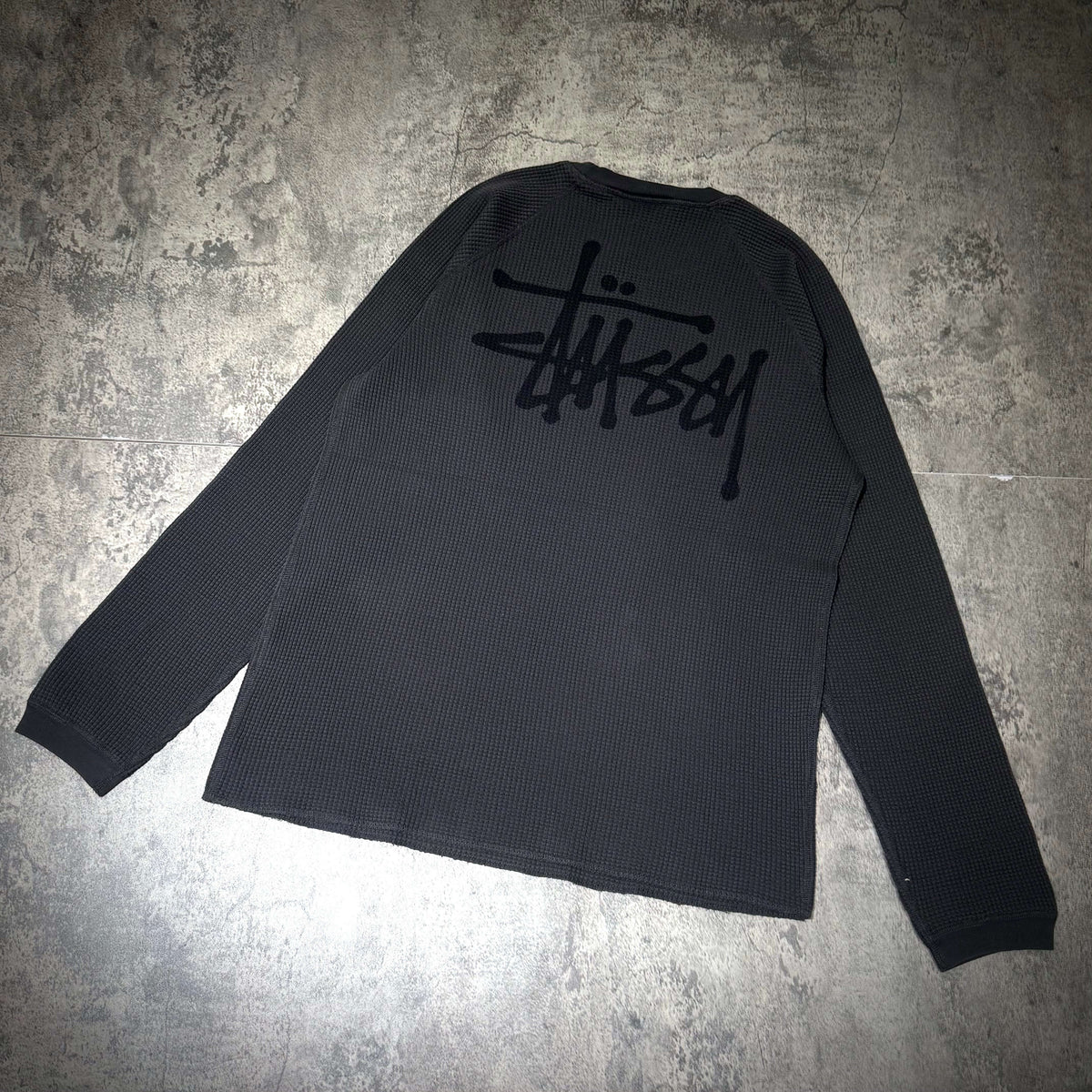 Back view of black Stussy Basic Raglan Thermal LS Crew FW26 with signature logo.