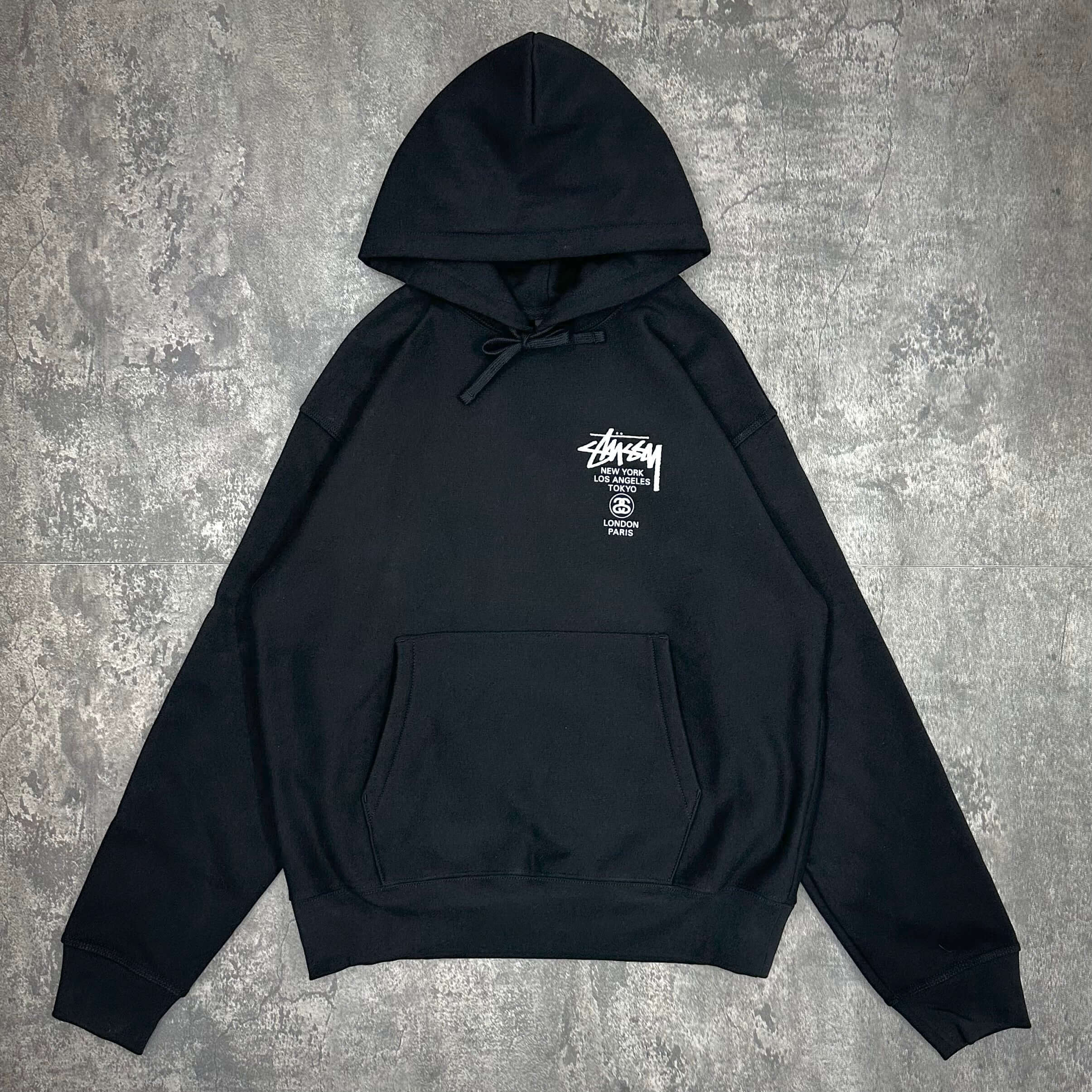 現貨 Stussy World Tour Hoodie - Navy / Black / Grey,黑色連帽衛衣,帶口袋,時尚休閒設計