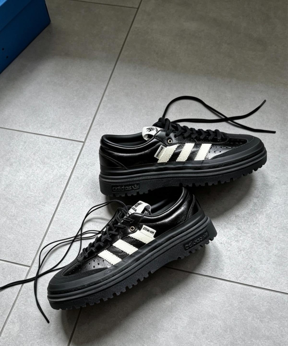 adidas Samba LX Freizeit x Song For The Mute 黑色運動鞋,特寫圖,展現獨特設計與質感。