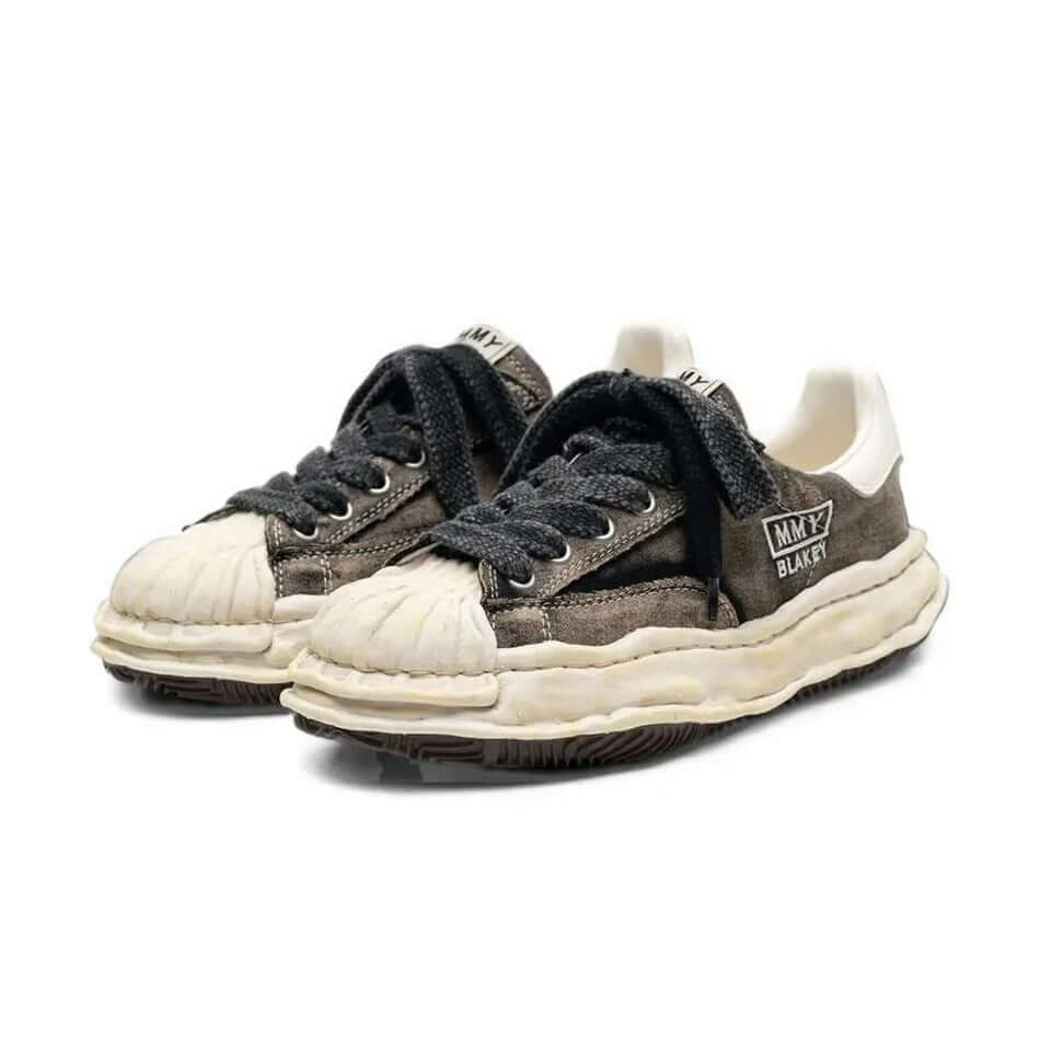 MMY Blakey Bleached Canvas Low - Black A17FW731 sneakers featuring a unique design and comfortable fit.