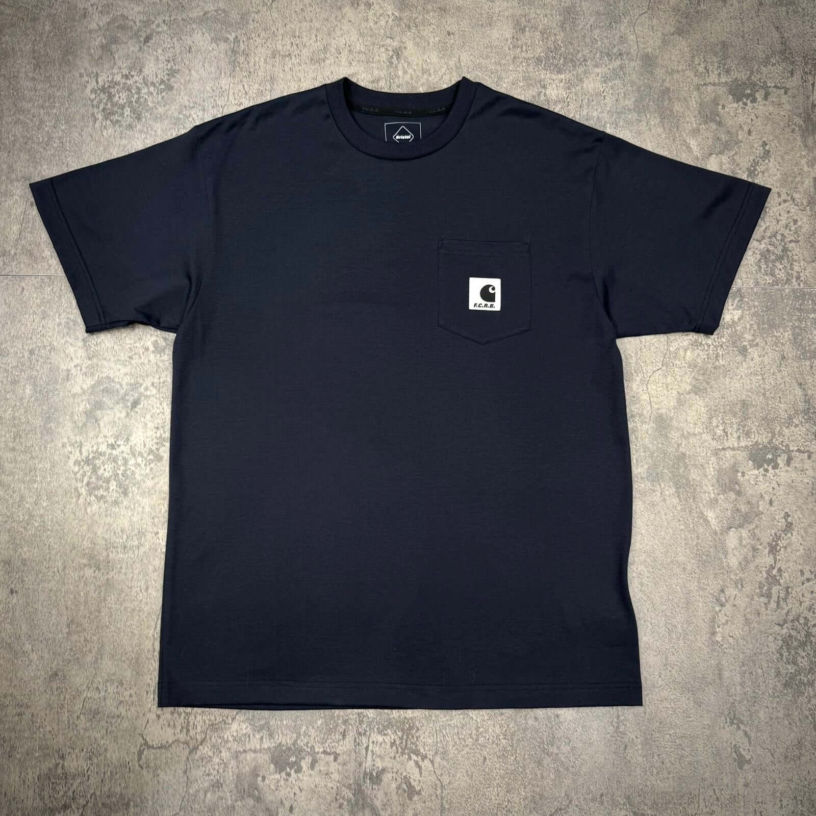 FCRB BLURRED LOGO L/S TEAM POCKET TEE 白M Carhartt WIP x FCRB Pocket Tee - Stylish & Authentic