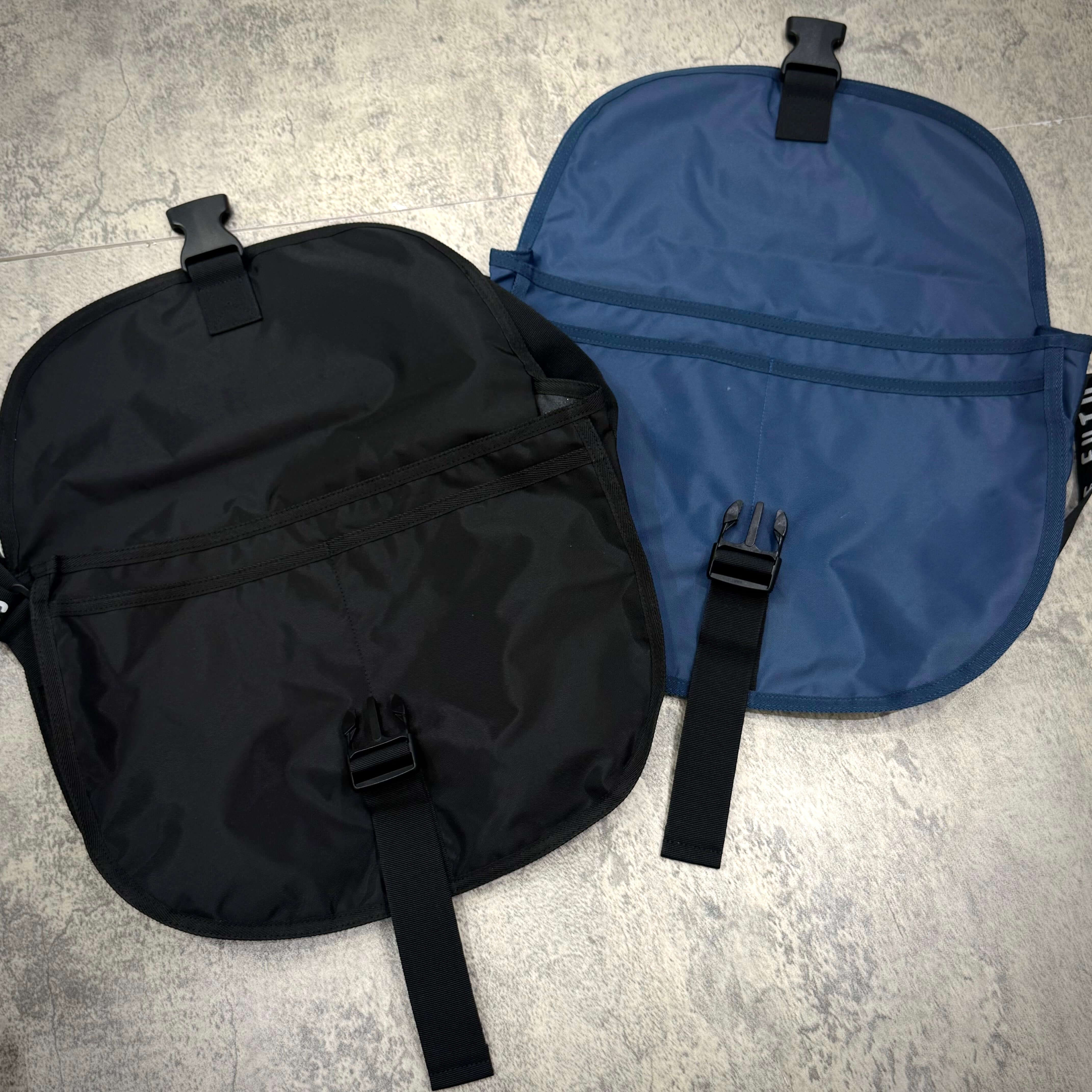 現貨 Human Made Nylon Shoulder Bag，黑色和藍色兩款可供選擇，適合日常使用和出門。