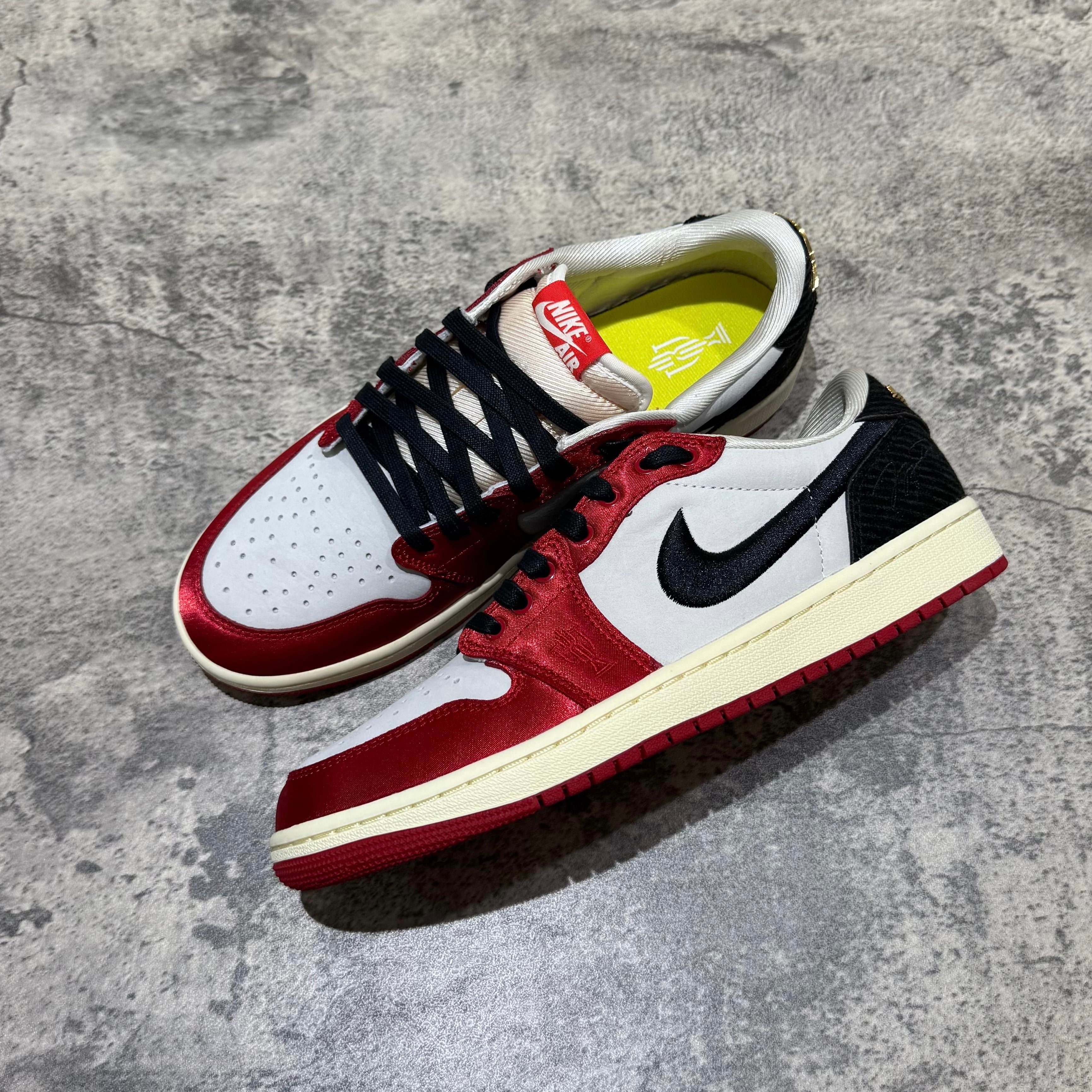 Trophy Room x Air Jordan 1 Retro Low OG SP 'Rookie Card - Away'