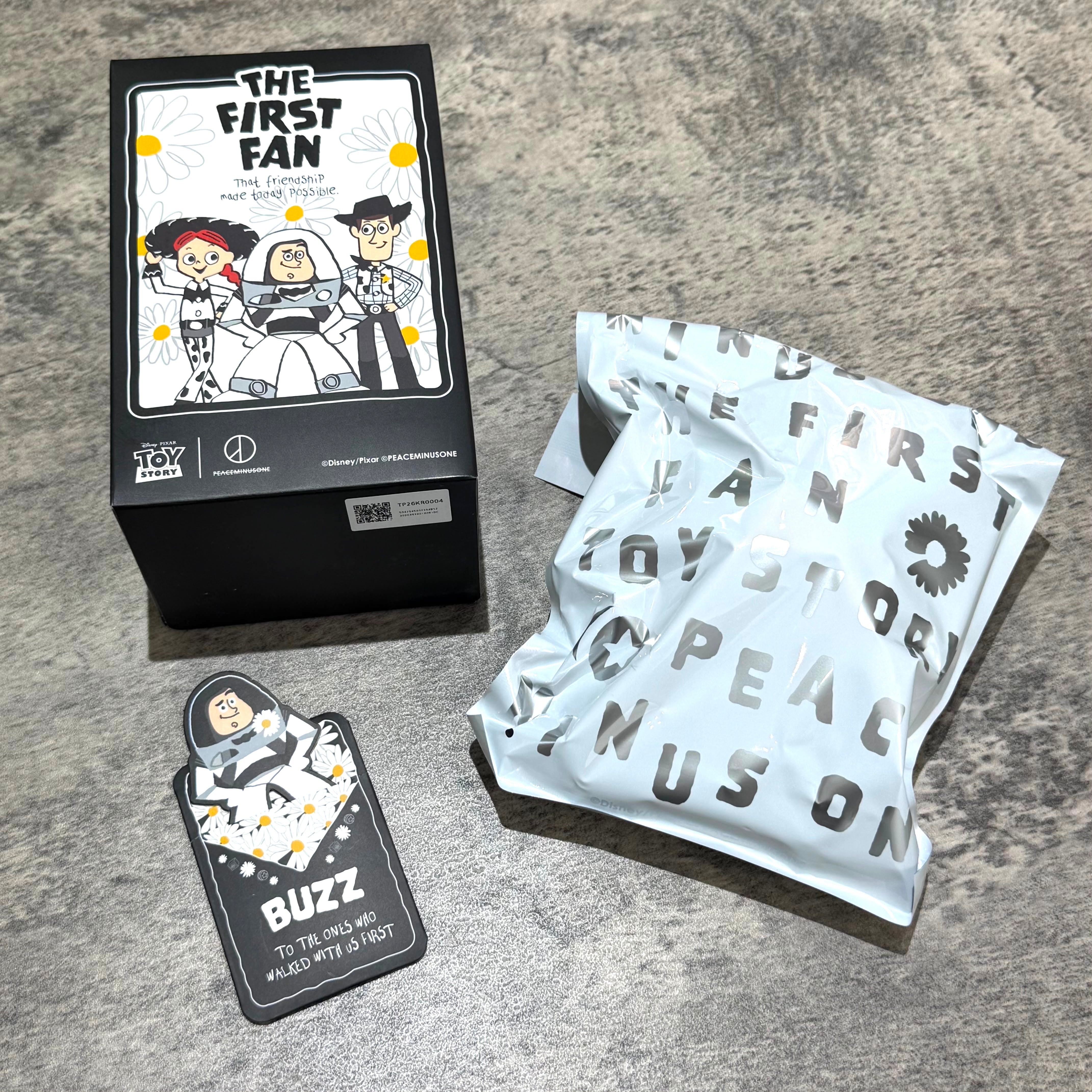 PEACEMINUSONE x Toy Story The First Fan - packaging, Buzz tag and blind box key ring display