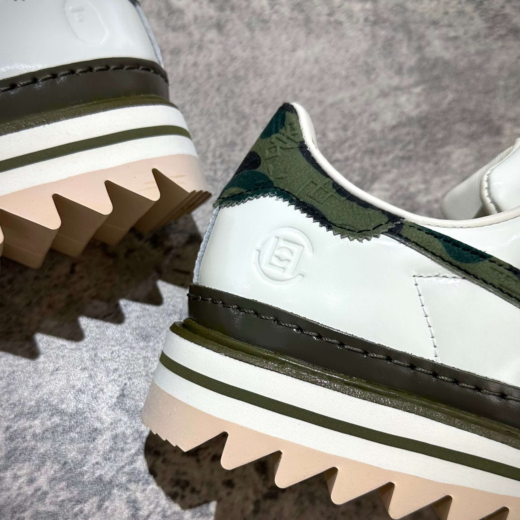 現貨 CLOT x BAPE x Adidas Superstar 鞋側面特寫，顯示獨特設計與鞋底細節