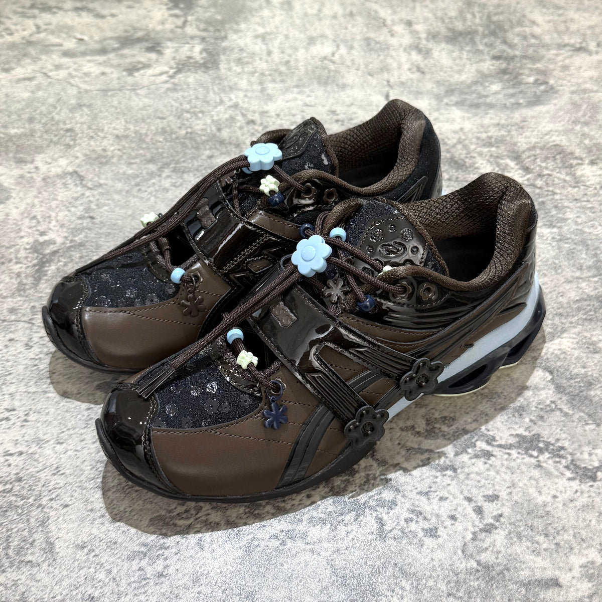 Cecilie Bahnsen x Asics Gel-Kinetic FR - Black Coffee 1203B171-001, stylish brown and black sports shoes with decorative flowers.