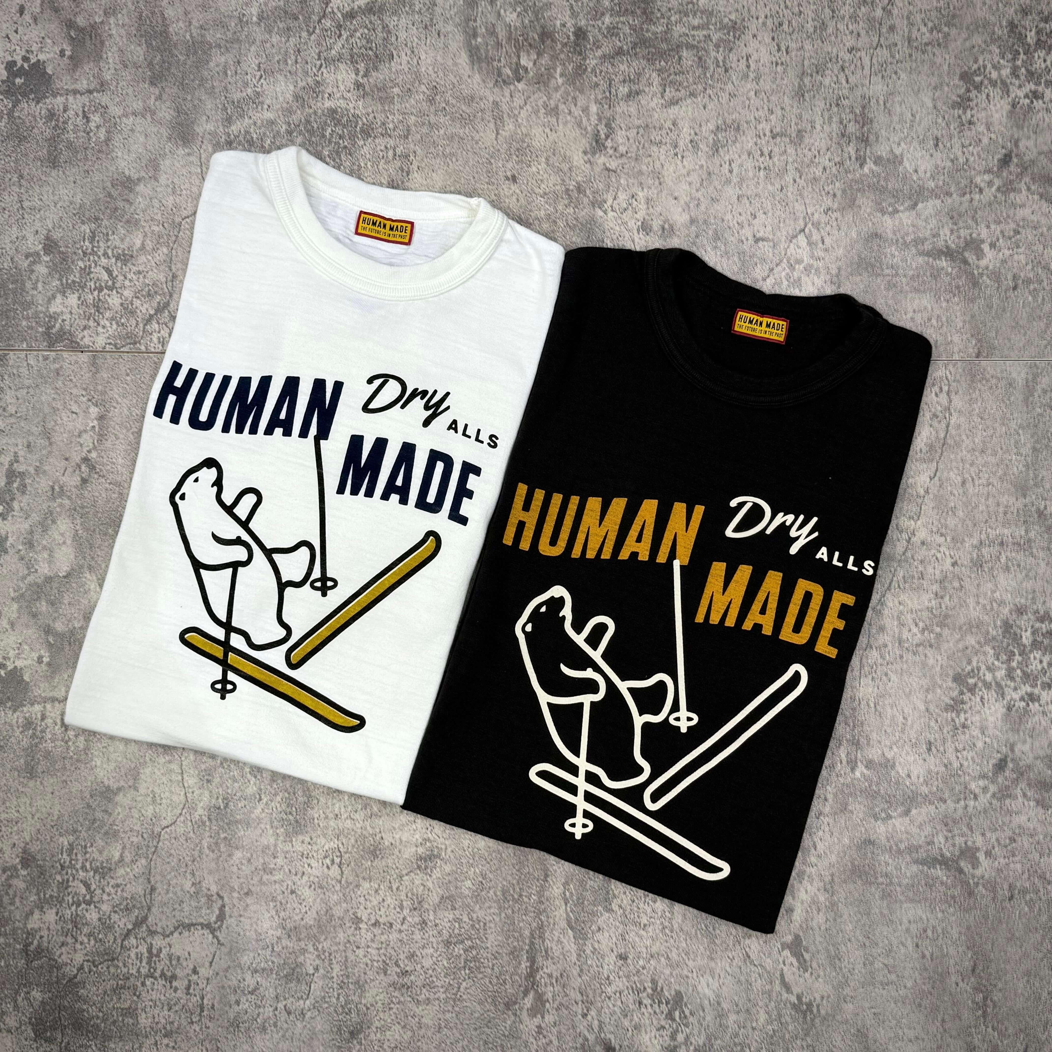 現貨 Human Made Graphic Tee HM30TE010 - Black / White，展示黑白兩款，有滑雪圖案的T恤，適合休閒穿著。