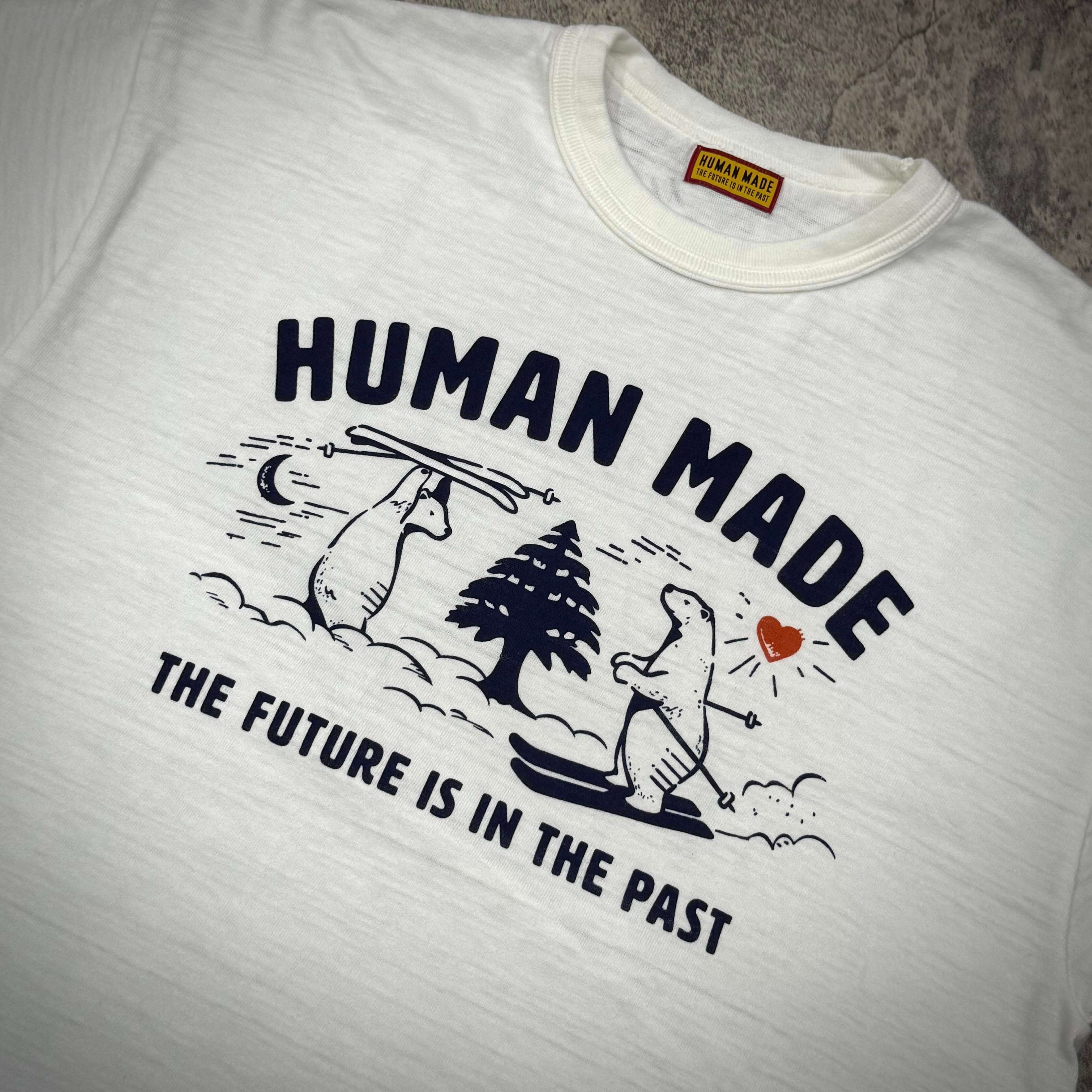 Human Made Graphic Tee HM30TE016 特色設計，印有可愛圖案與標語，白色T恤展示獨特風格。