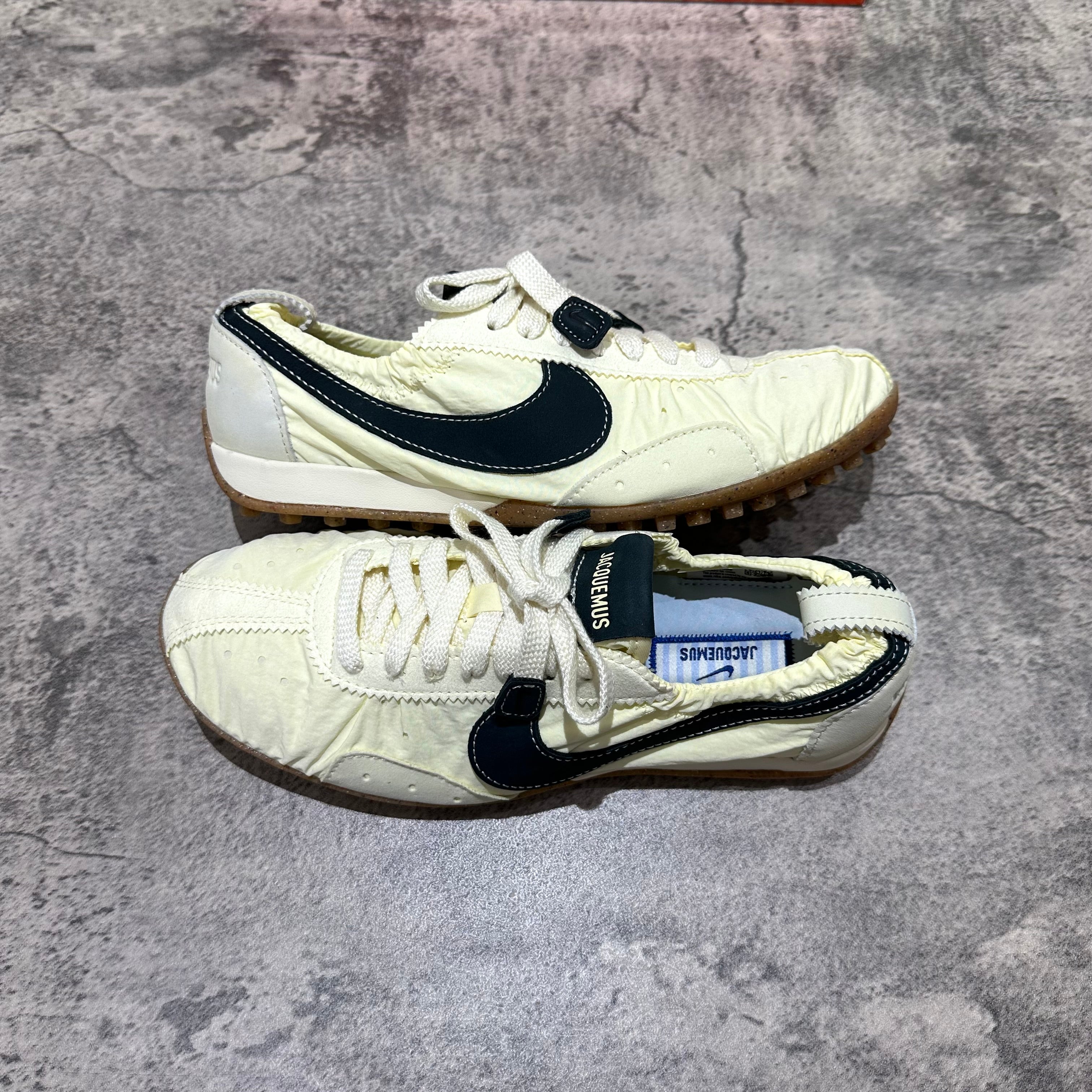 Jacquemus x Nike Moon Shoe SP - HV8547-700 Pale Yellow 
