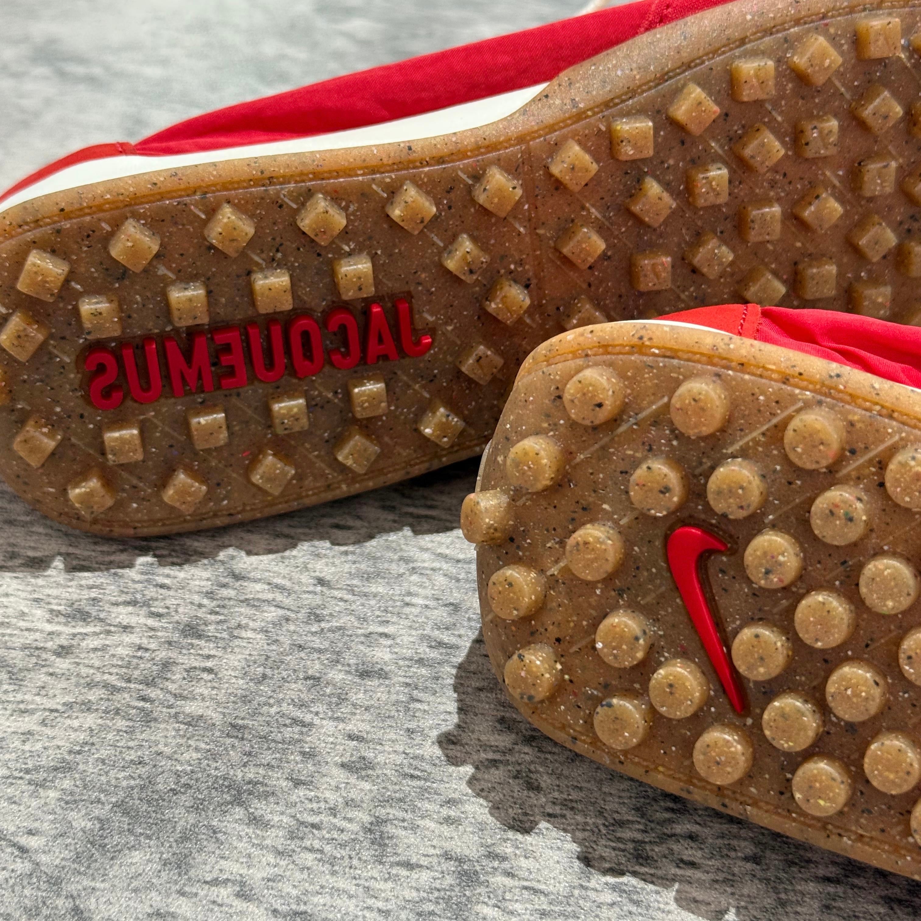 Jacquemus x Nike Moon Shoe SP - University Red
Sku: HV8547-600