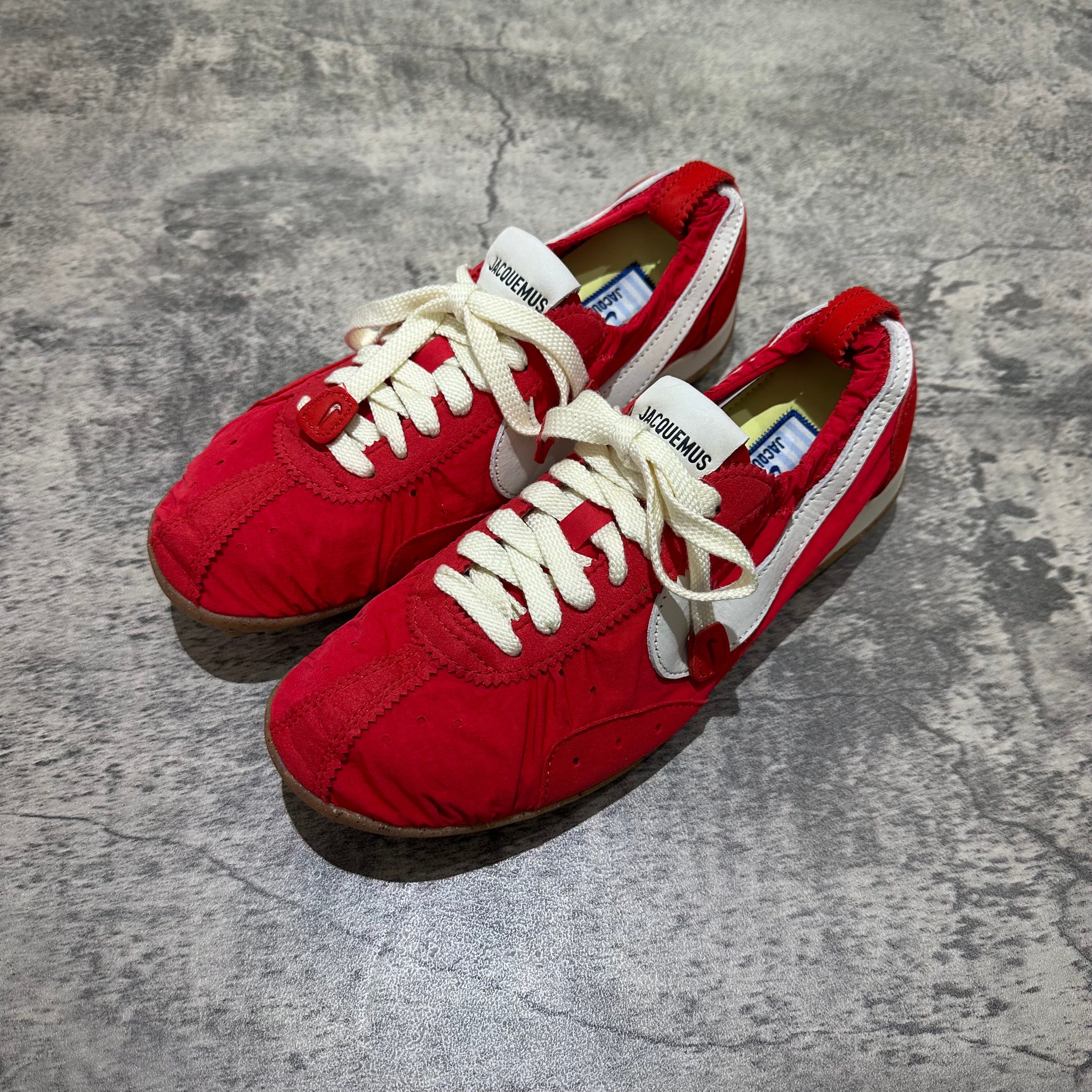 Jacquemus x Nike Moon Shoe SP - University Red
Sku: HV8547-600