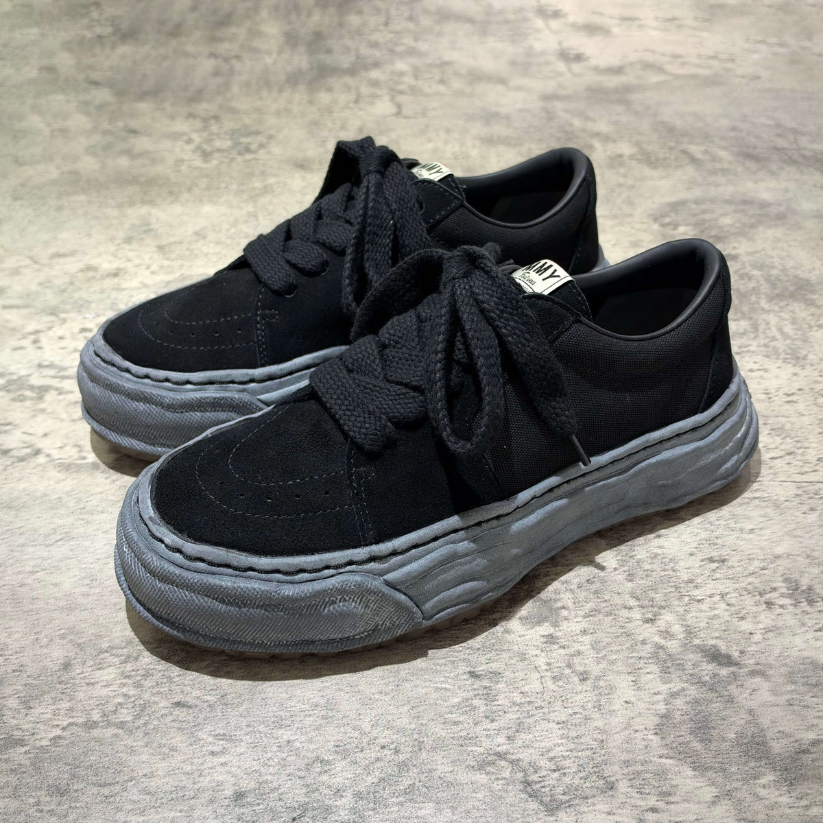 MMY Eric Overdyed Canvas - All Black A17FW706B sneakers featuring a sleek design with black uppers and gray soles.