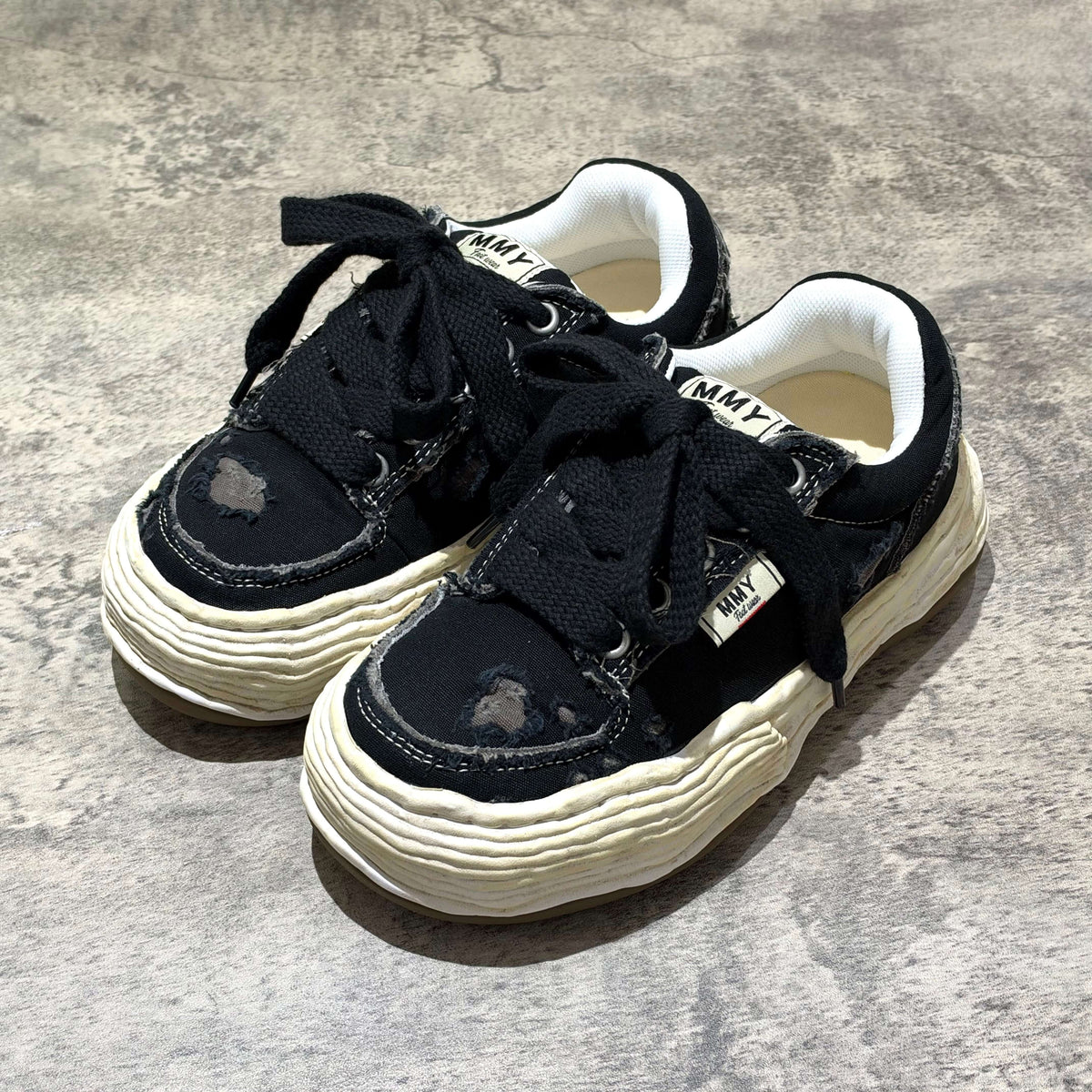 MMY Oliver Ripping Canvas Low - Black A17FW711 shoes with a unique design and ripped canvas detail