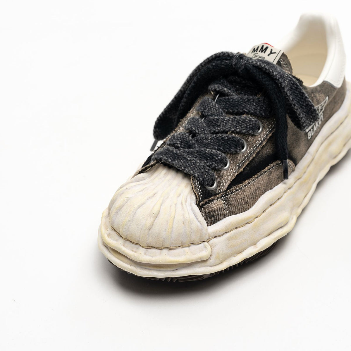 MMY Blakey Bleached Canvas Low - Black A17FW731 sneaker with distinctive rubber sole and dark laces.