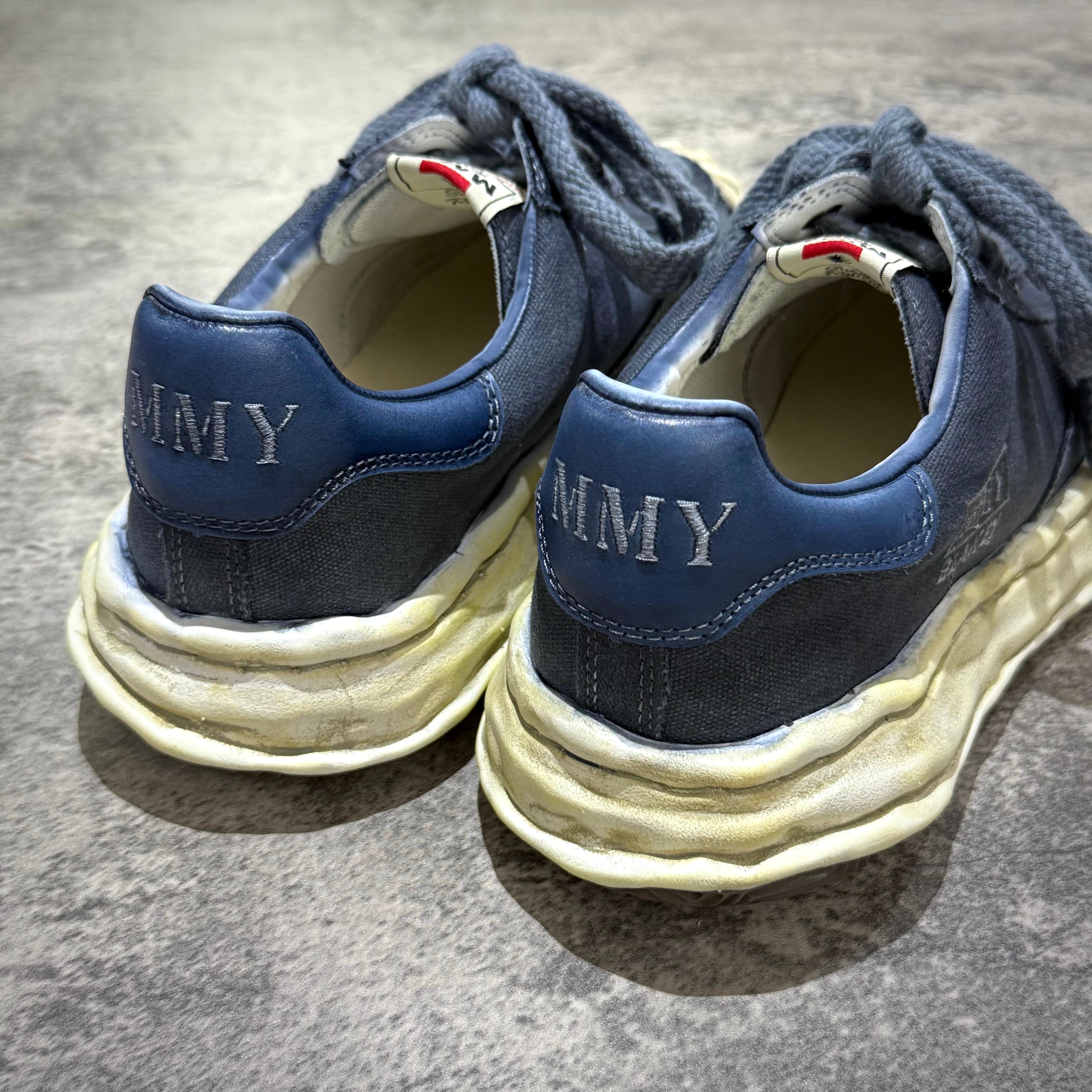 MMY BLAKEY OG Canvas Garment Dyed - Black shoe with grey laces and white sole viewed from the back.