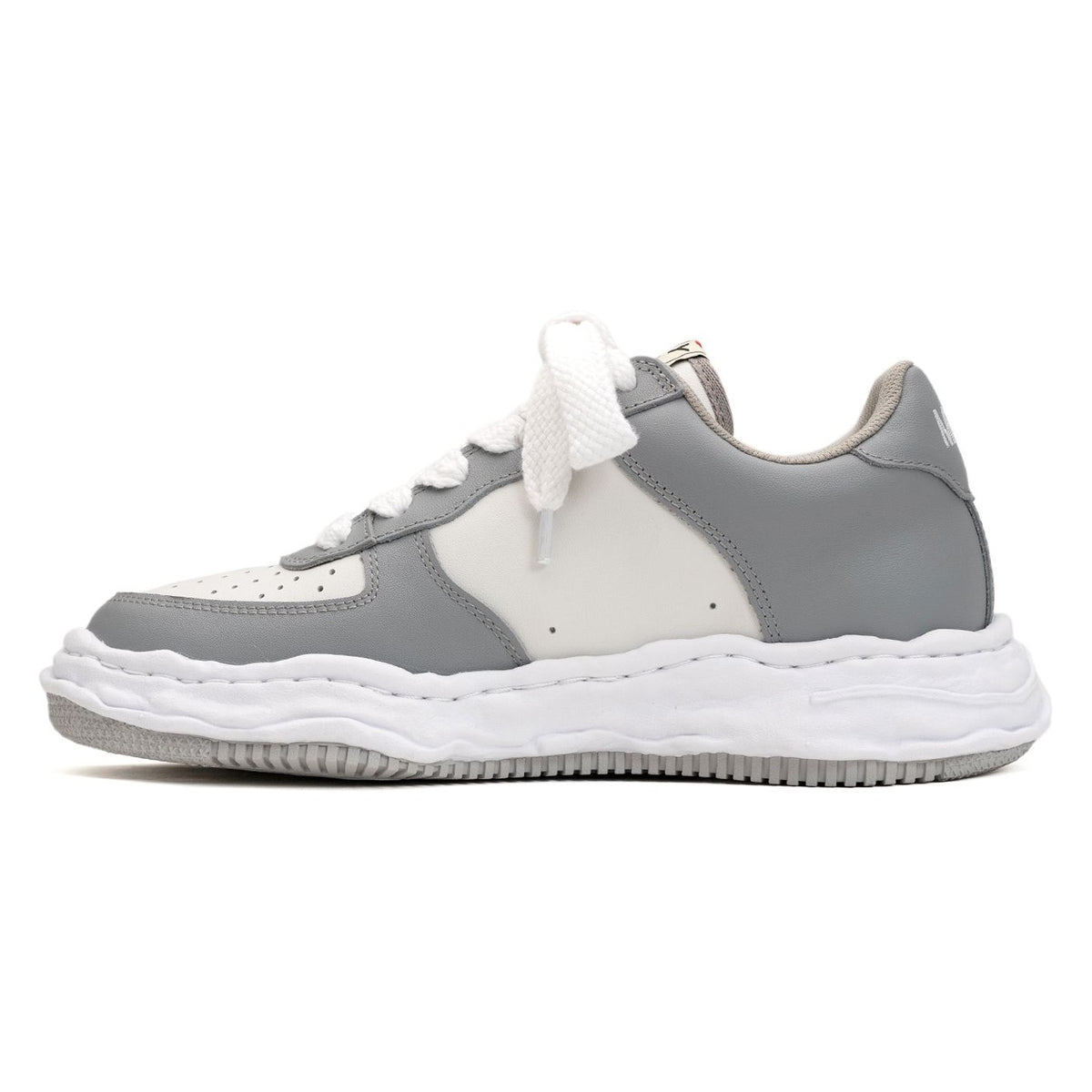 MMY WAYNE OG Leather - Grey side view of sneaker featuring grey and white leather design.