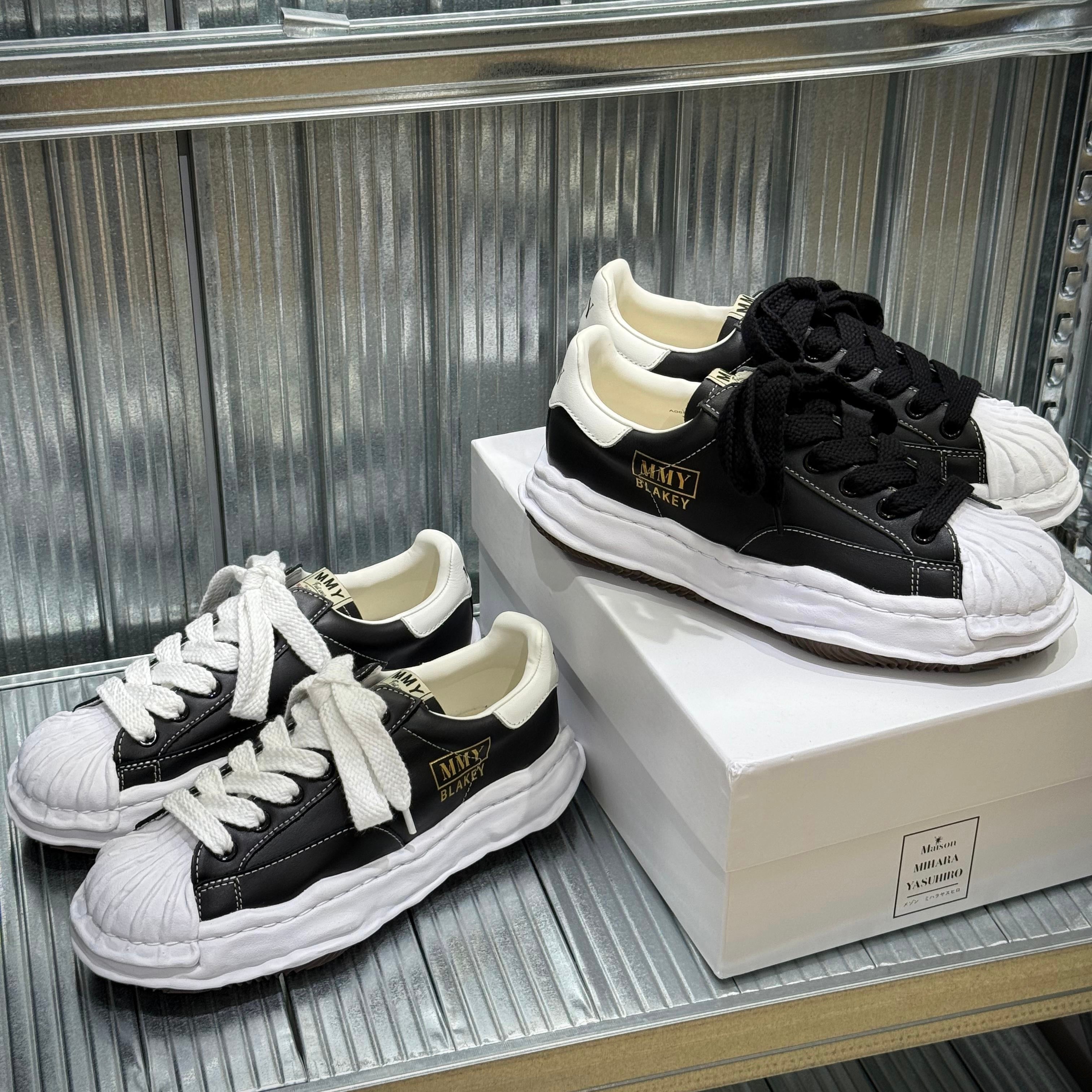 Maison Mihara Yasuhiro&nbsp;MMY BLAKEY OG Leather A06FW702 - Black