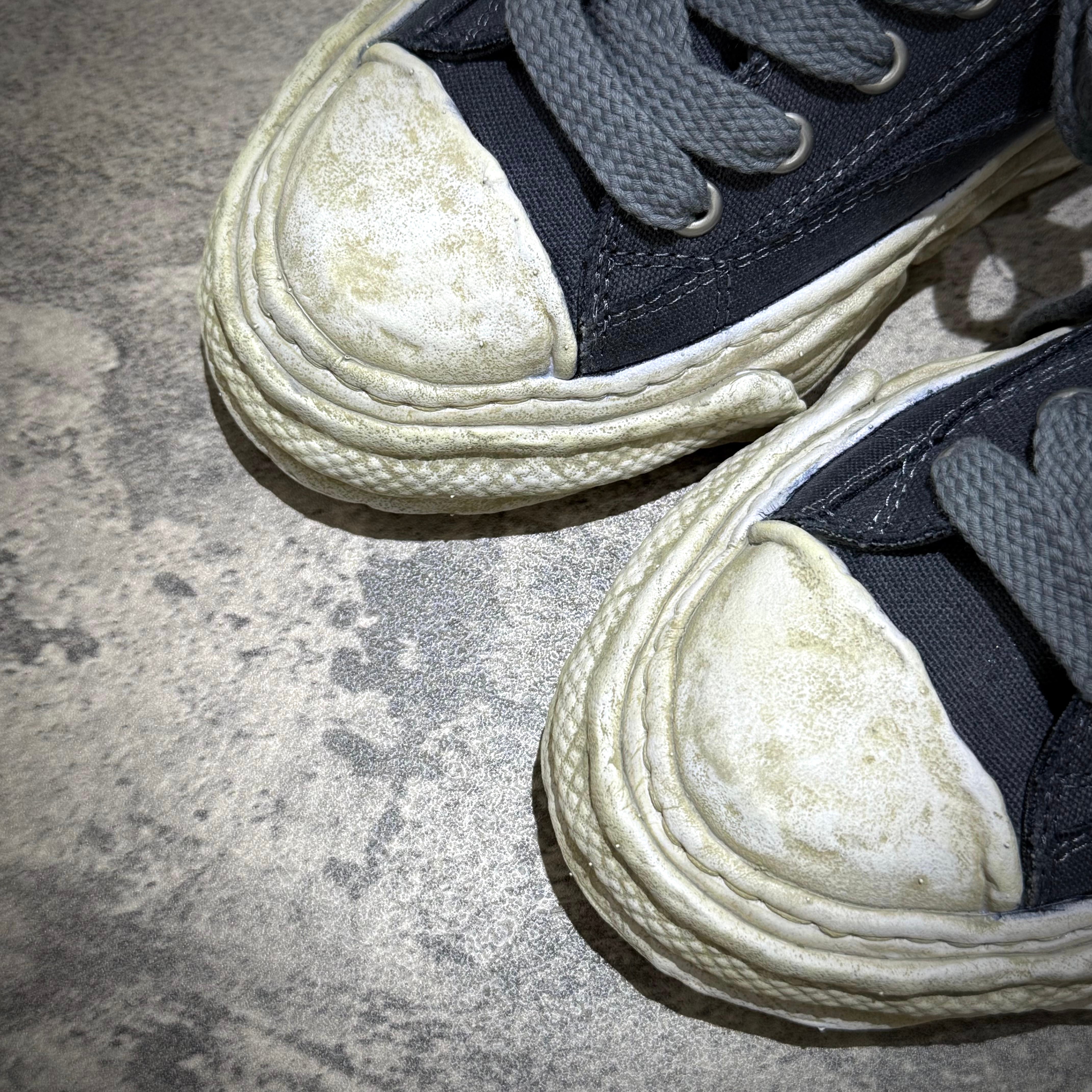 MMY PETERSON 23 OG Canvas Garment Dyed - Black sneakers with worn out white soles on a textured surface.