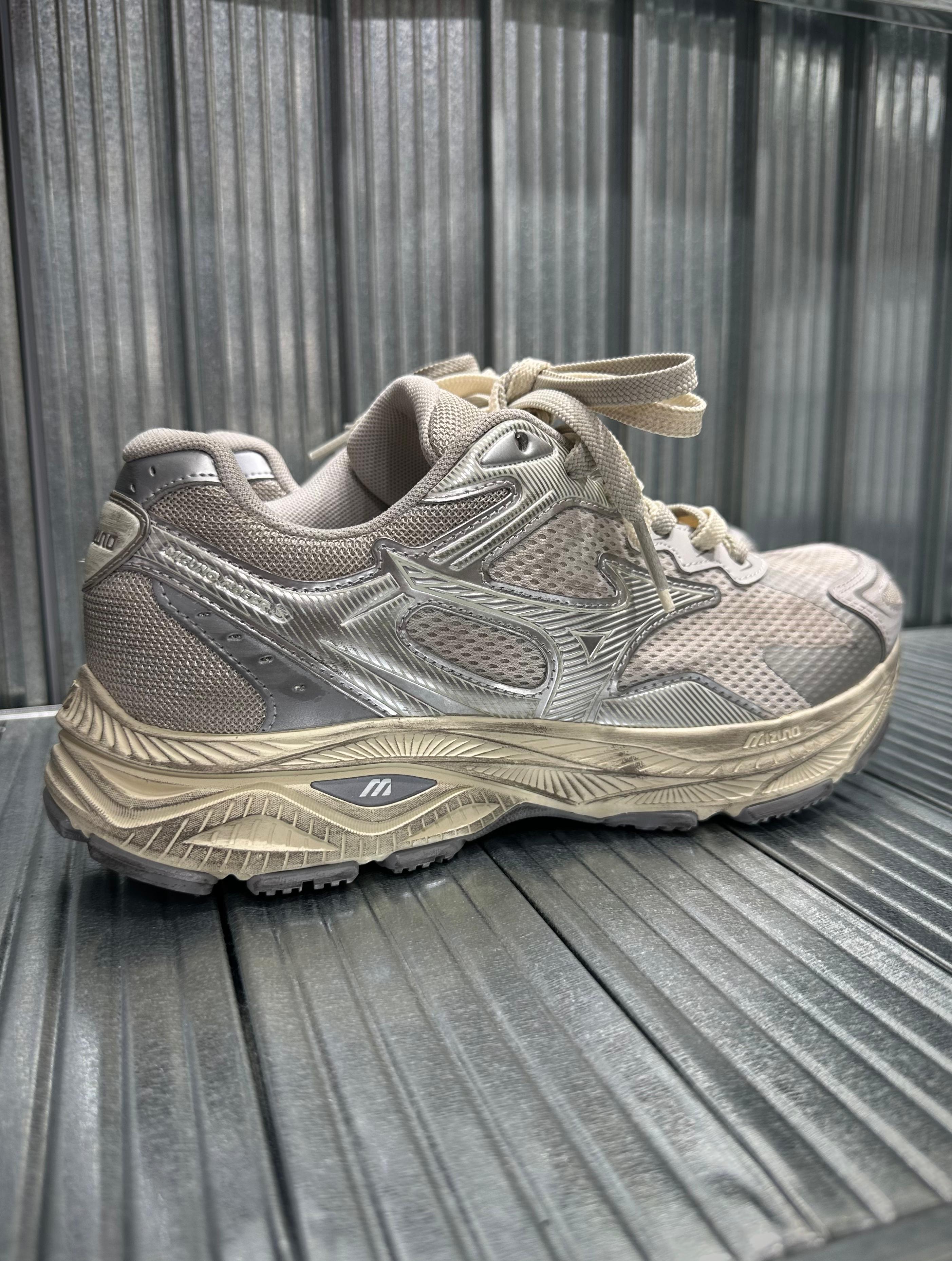 Mizuno Racer S - Liquid Silver